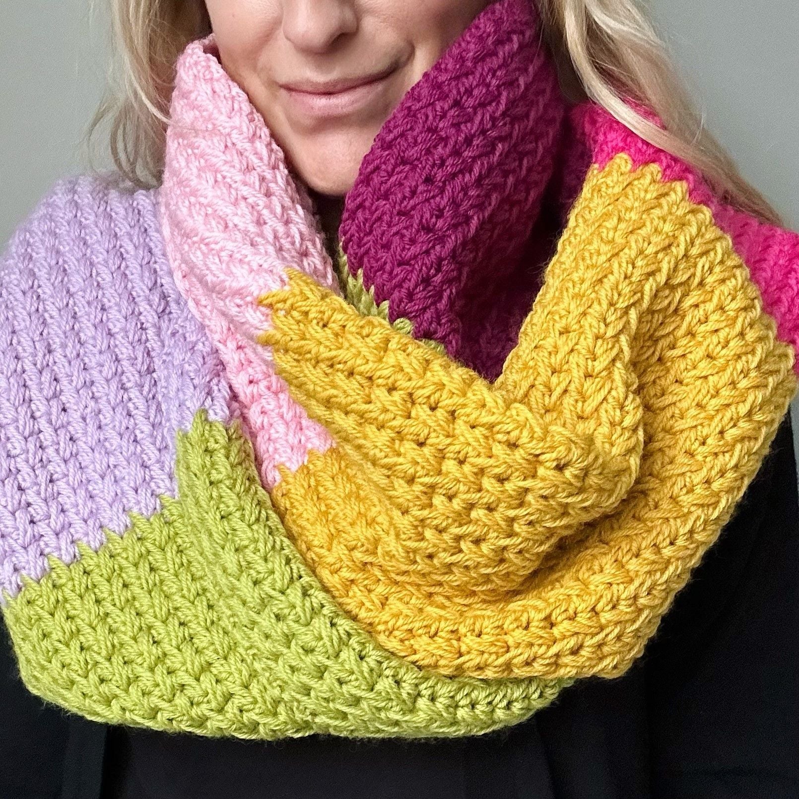 1065-frosty-feather-scarf-1.webp