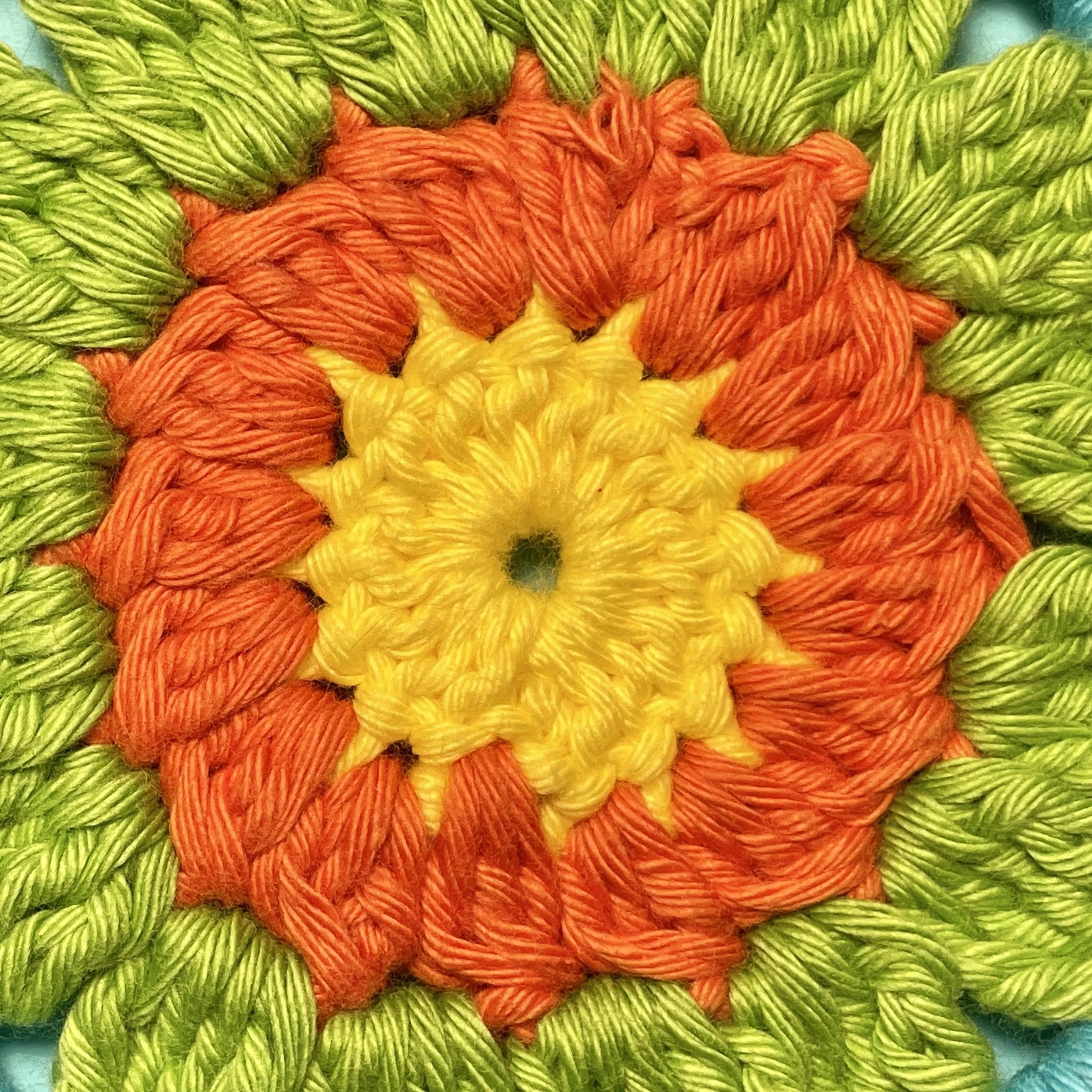 1091-hobbii-granny-square-sunflower-1.webp