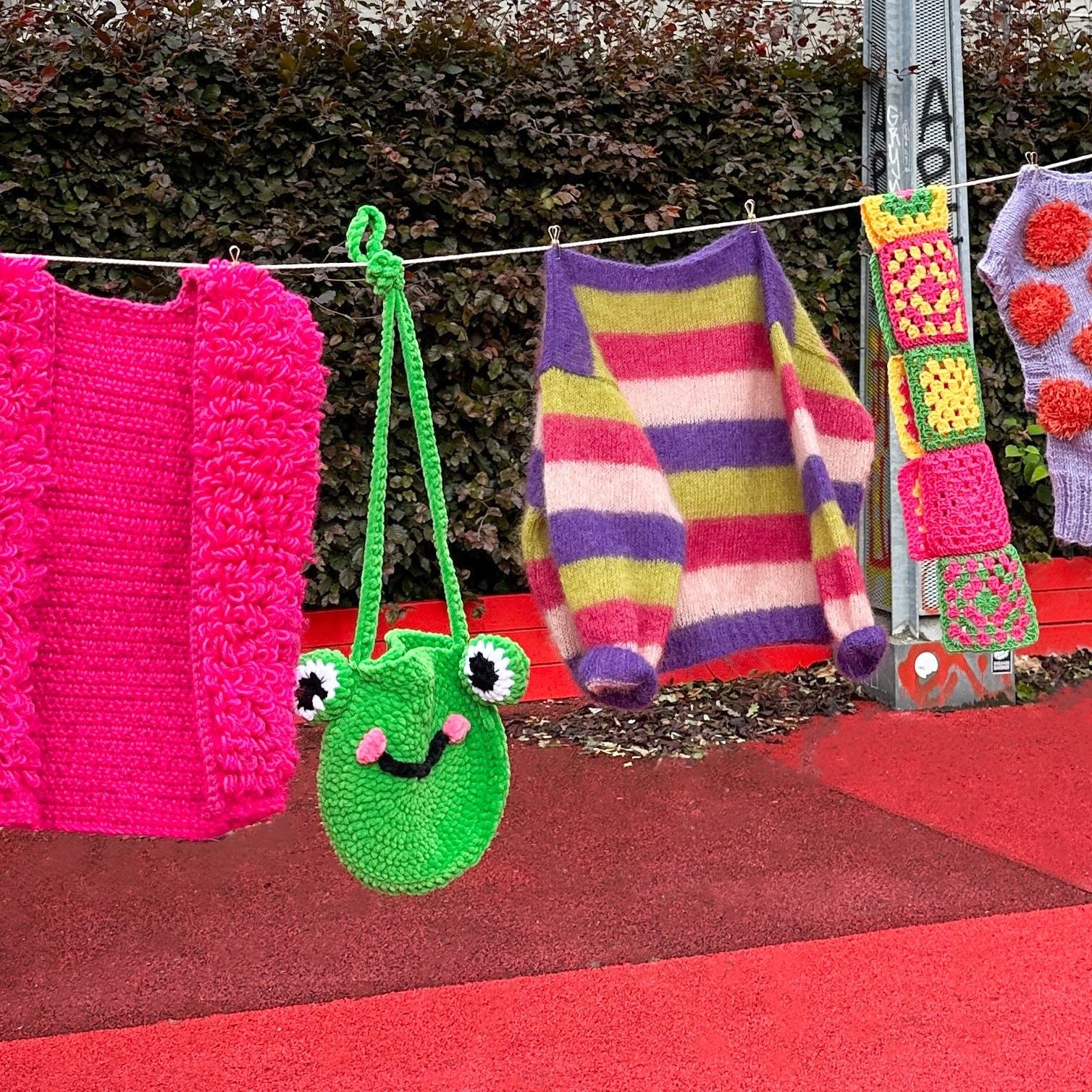 1118-froggy-friend-bag-1.webp