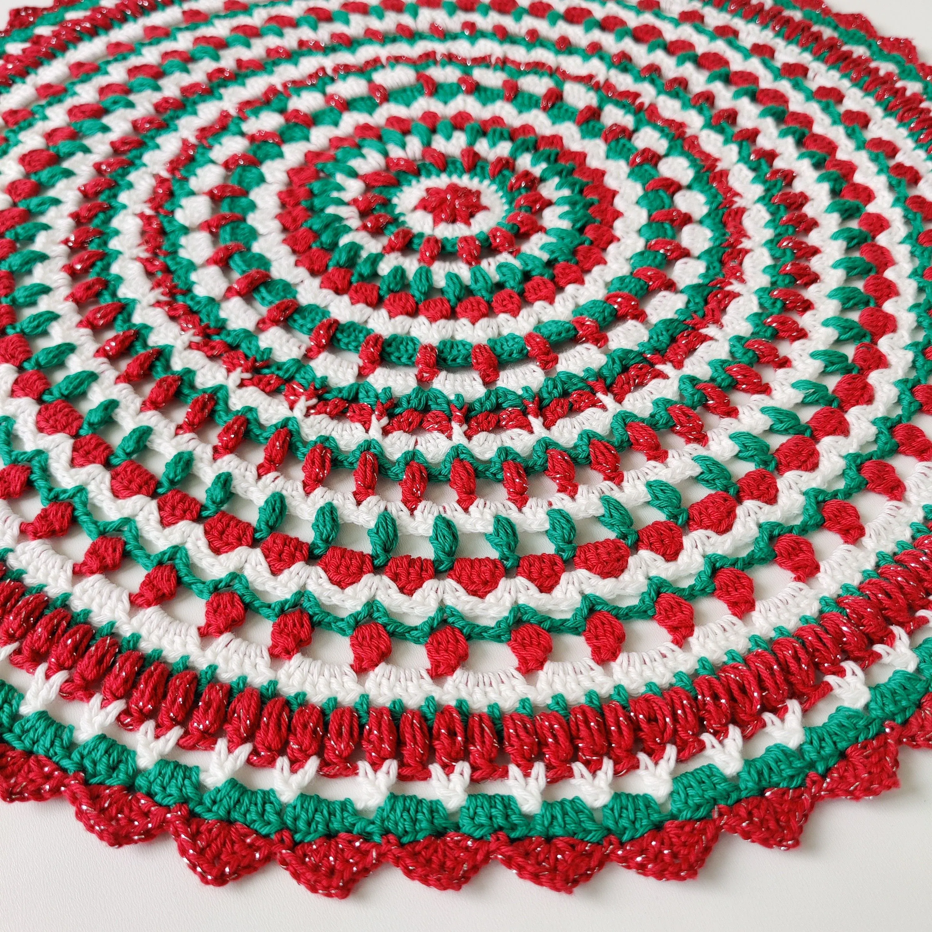 11314-holly-jolly-christmas-doily-mandala-1.webp