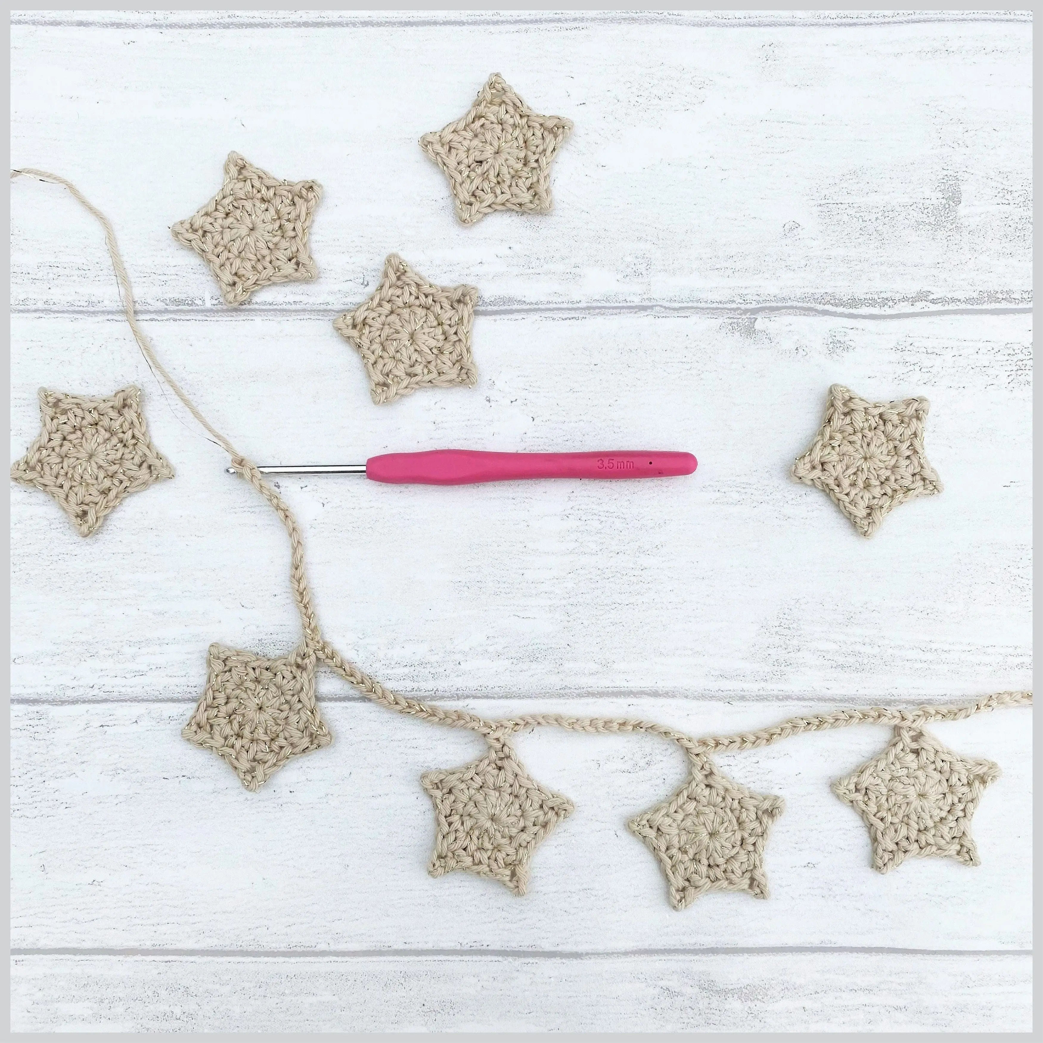 11315-loopy-star-garland-1.webp