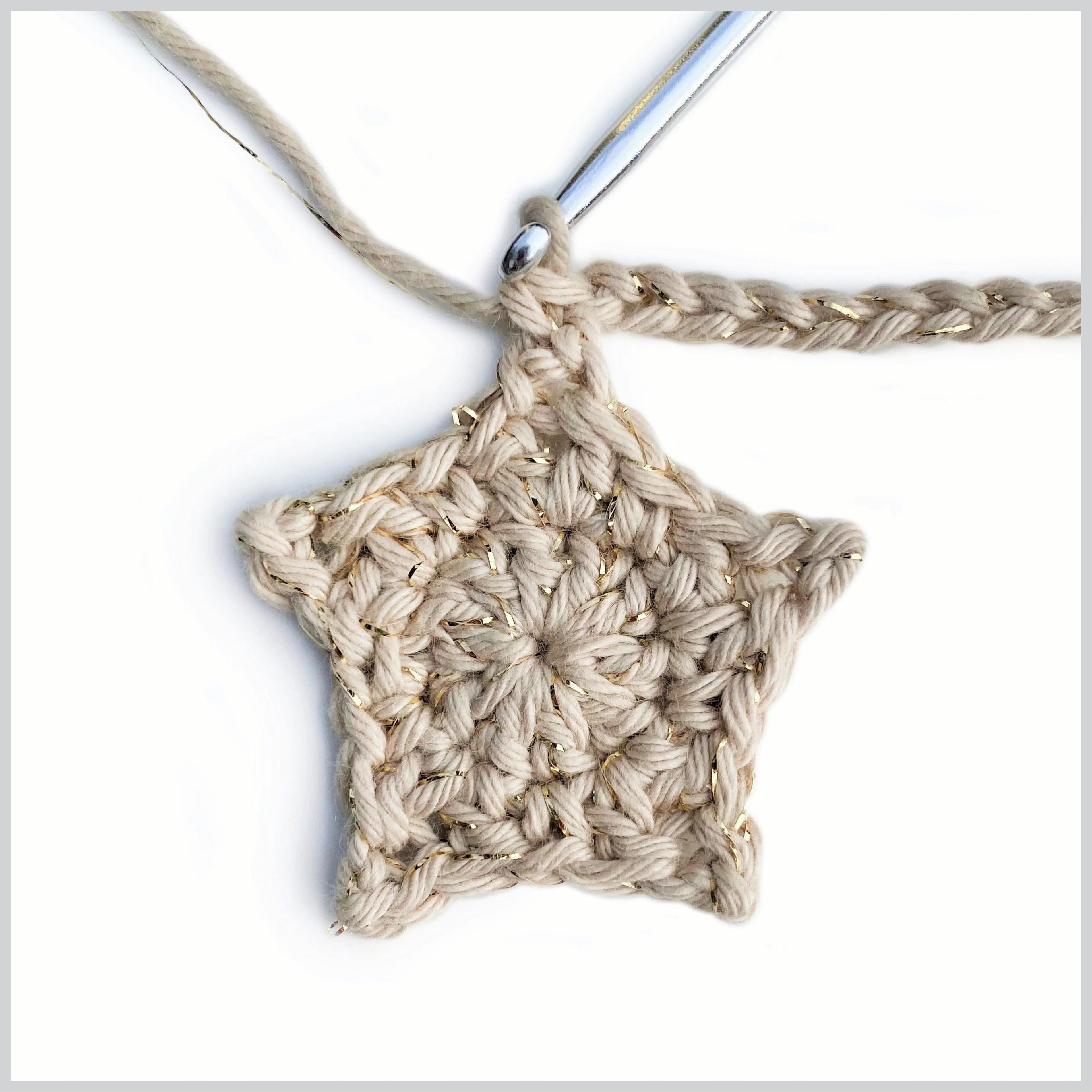 11315-loopy-star-garland-1.webp