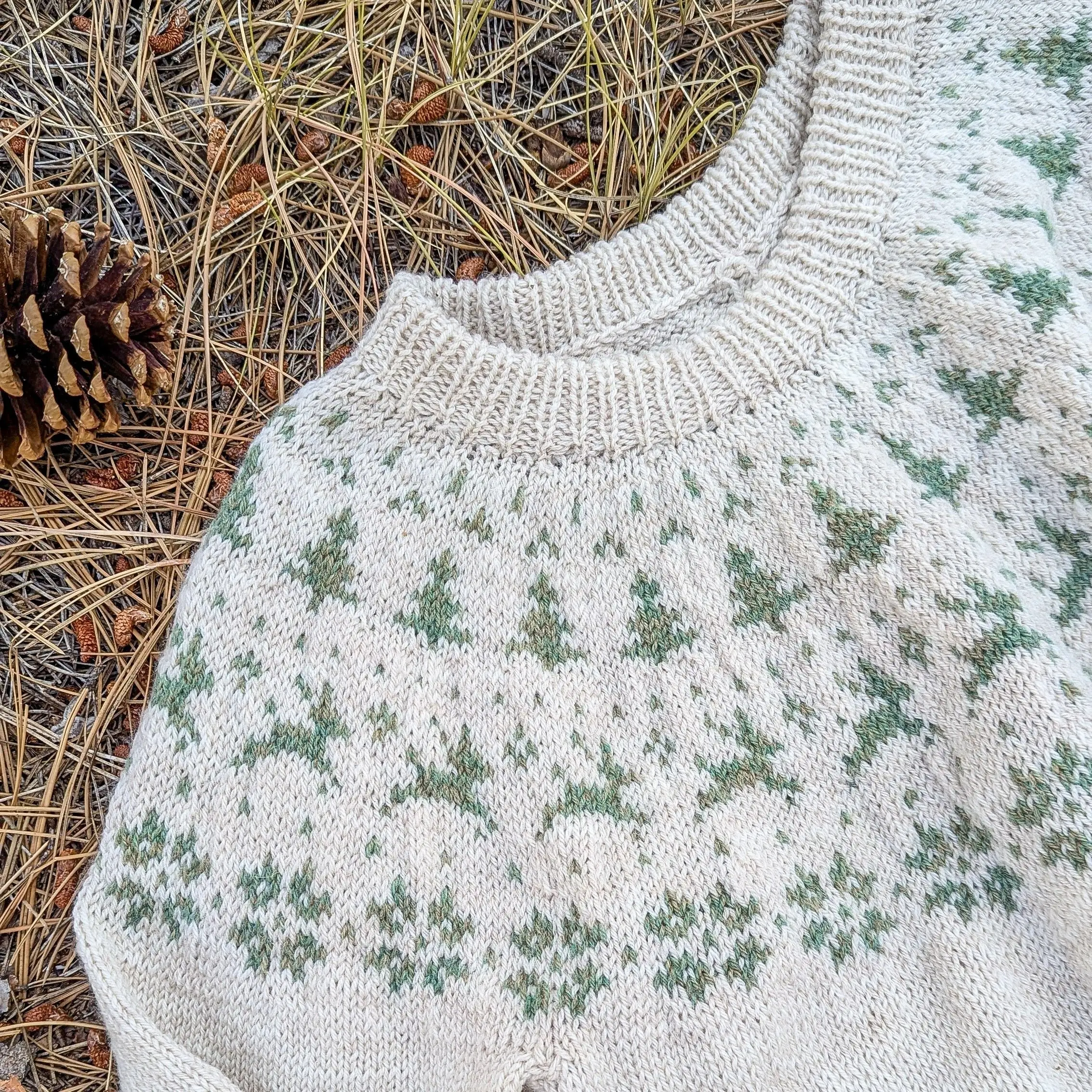 11321-christmas-market-sweater-1.webp