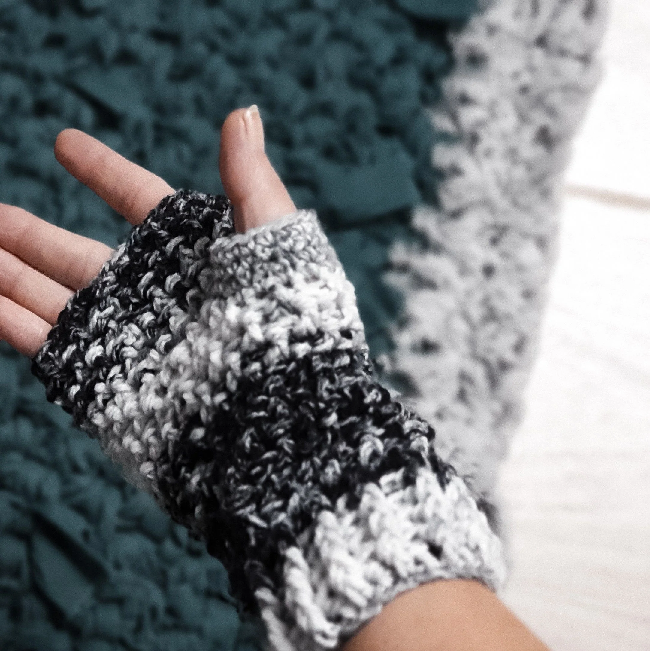 1134-salt-and-pepper-fingerless-gloves-1.jpg