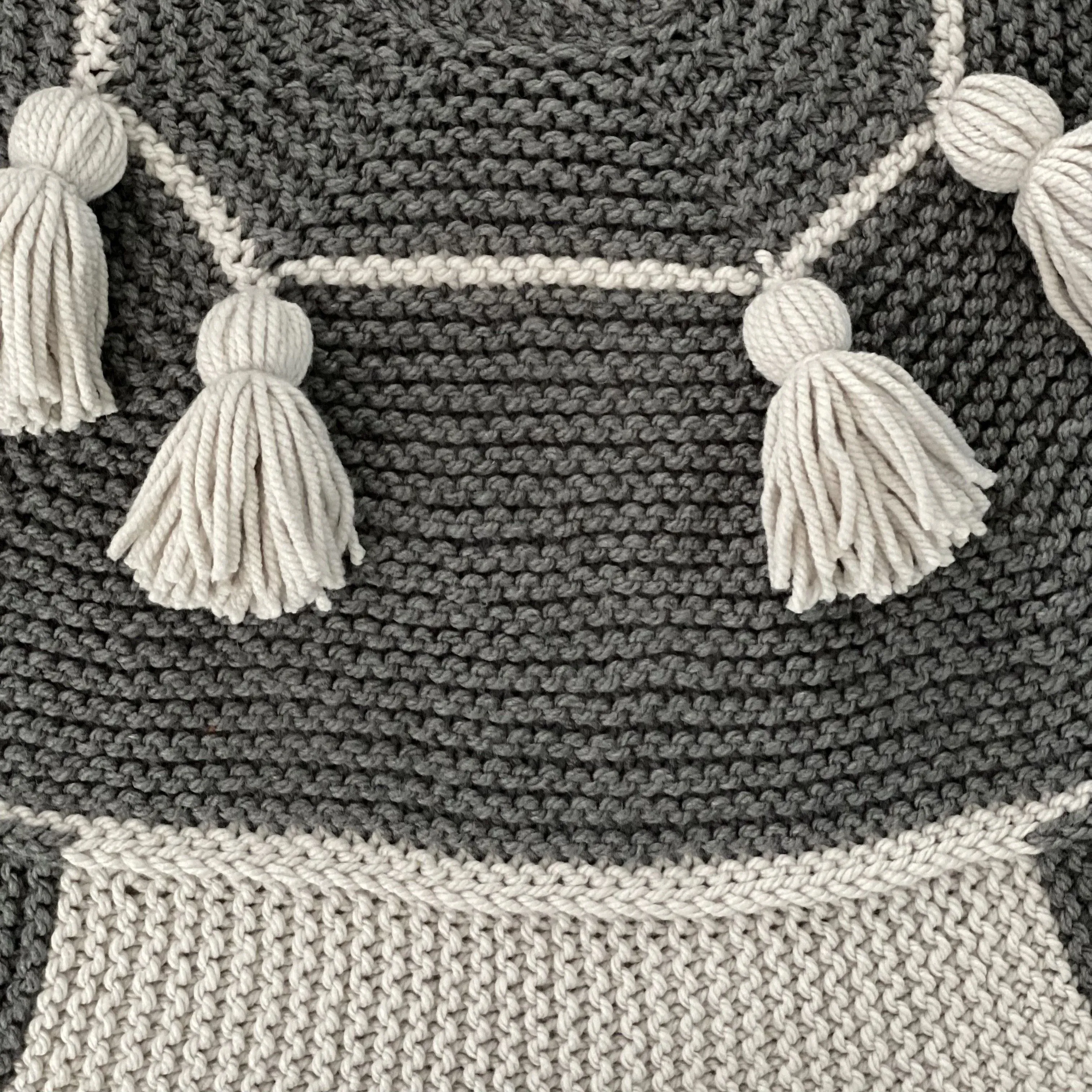 11380-festive-tassels-christmas-tree-skirt-1.webp