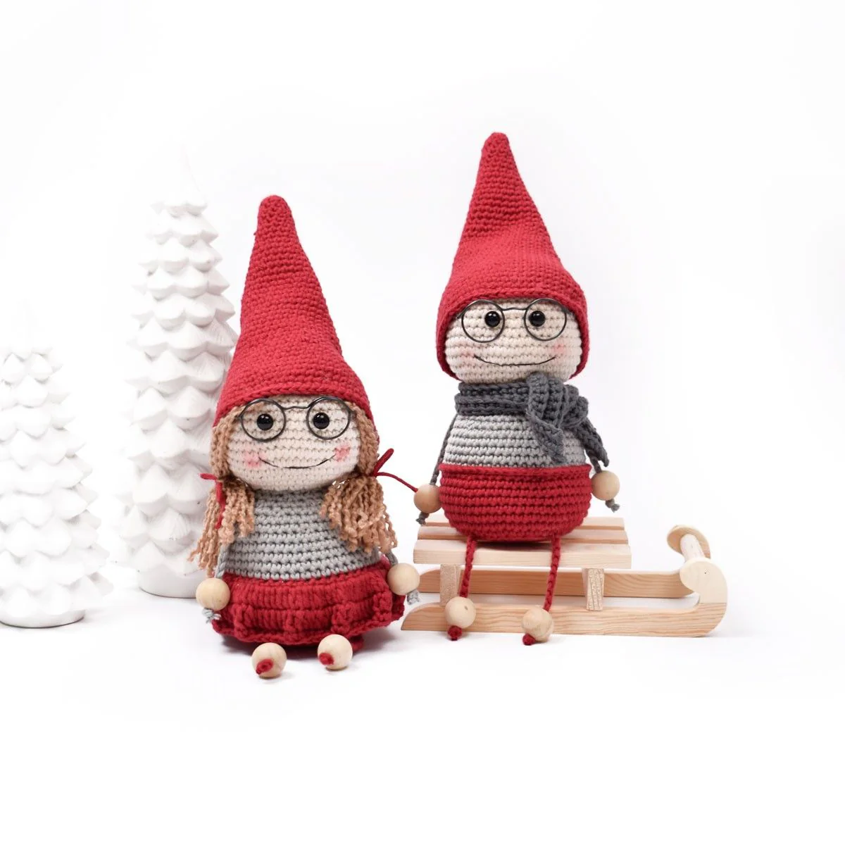 11383-the-elves-kvist-and-maise-1.webp
