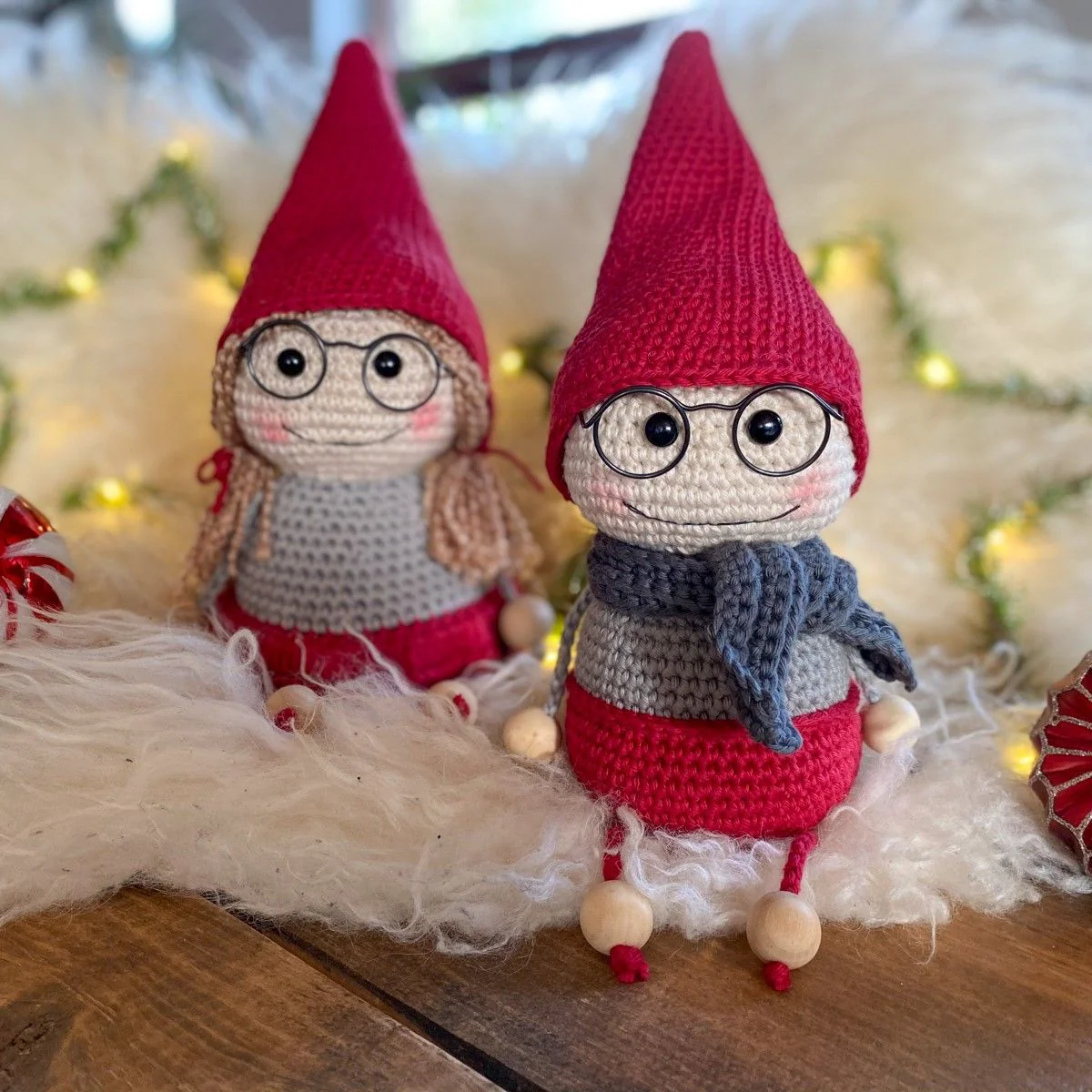 11383-the-elves-kvist-and-maise-1.webp