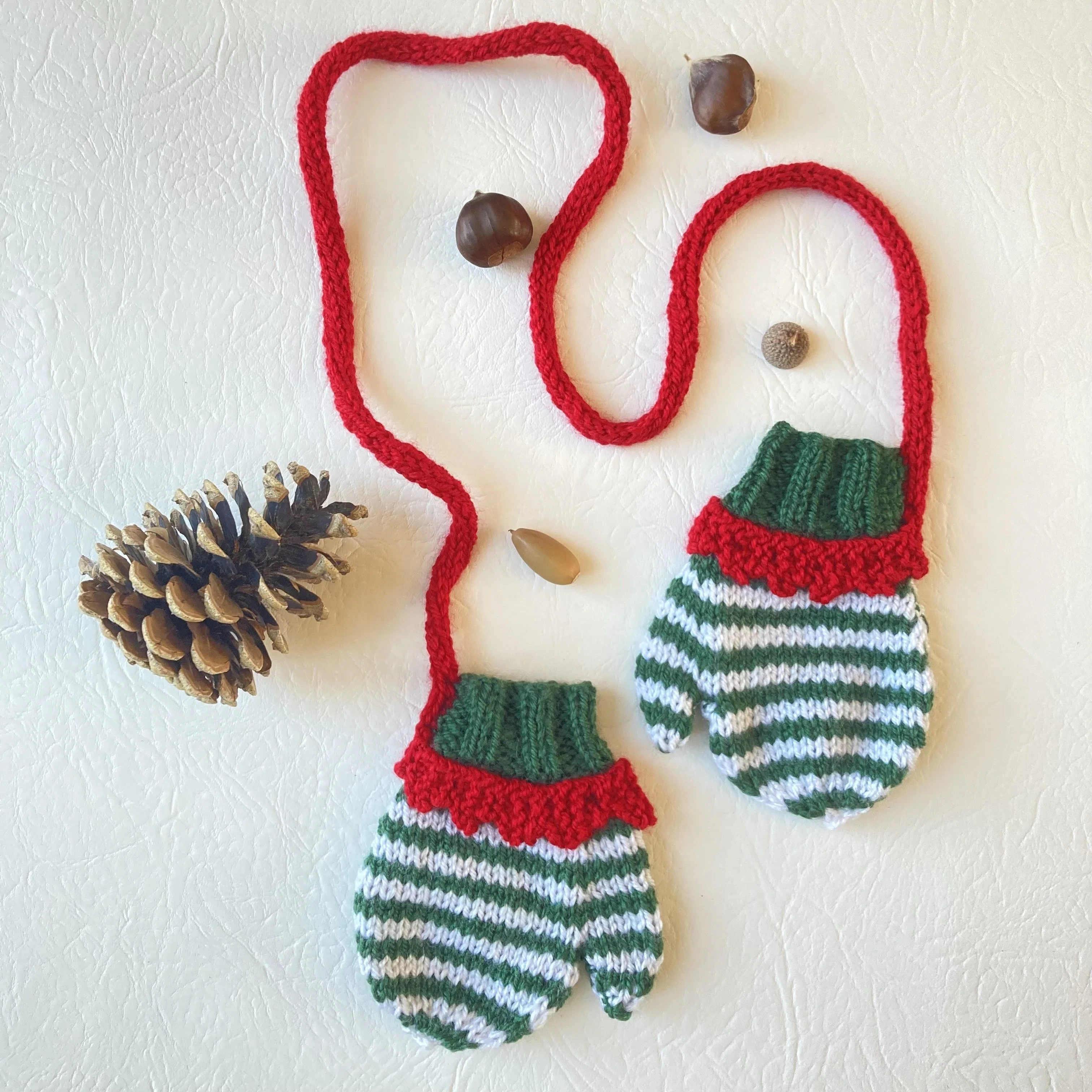 Baby Elf - Decoration Mittens