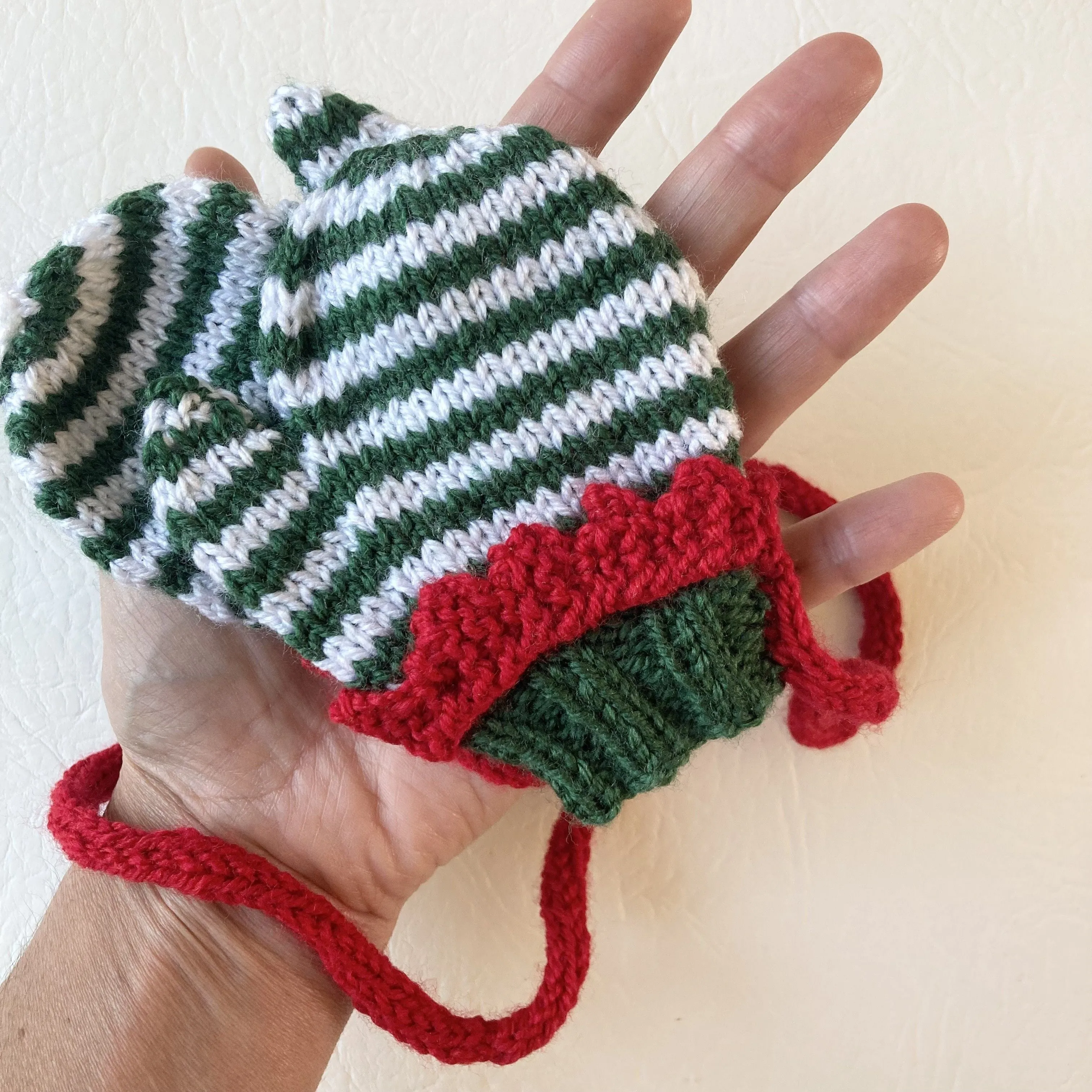 11412-baby-elf-decoration-mittens-1.webp