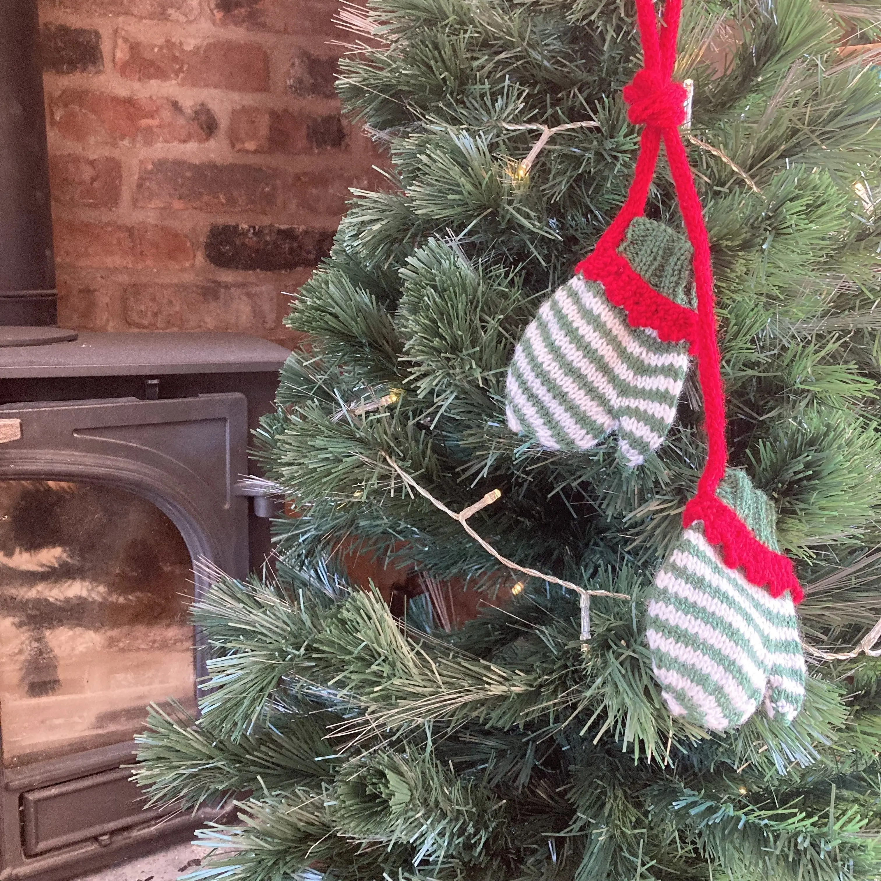 11412-baby-elf-decoration-mittens-1.webp
