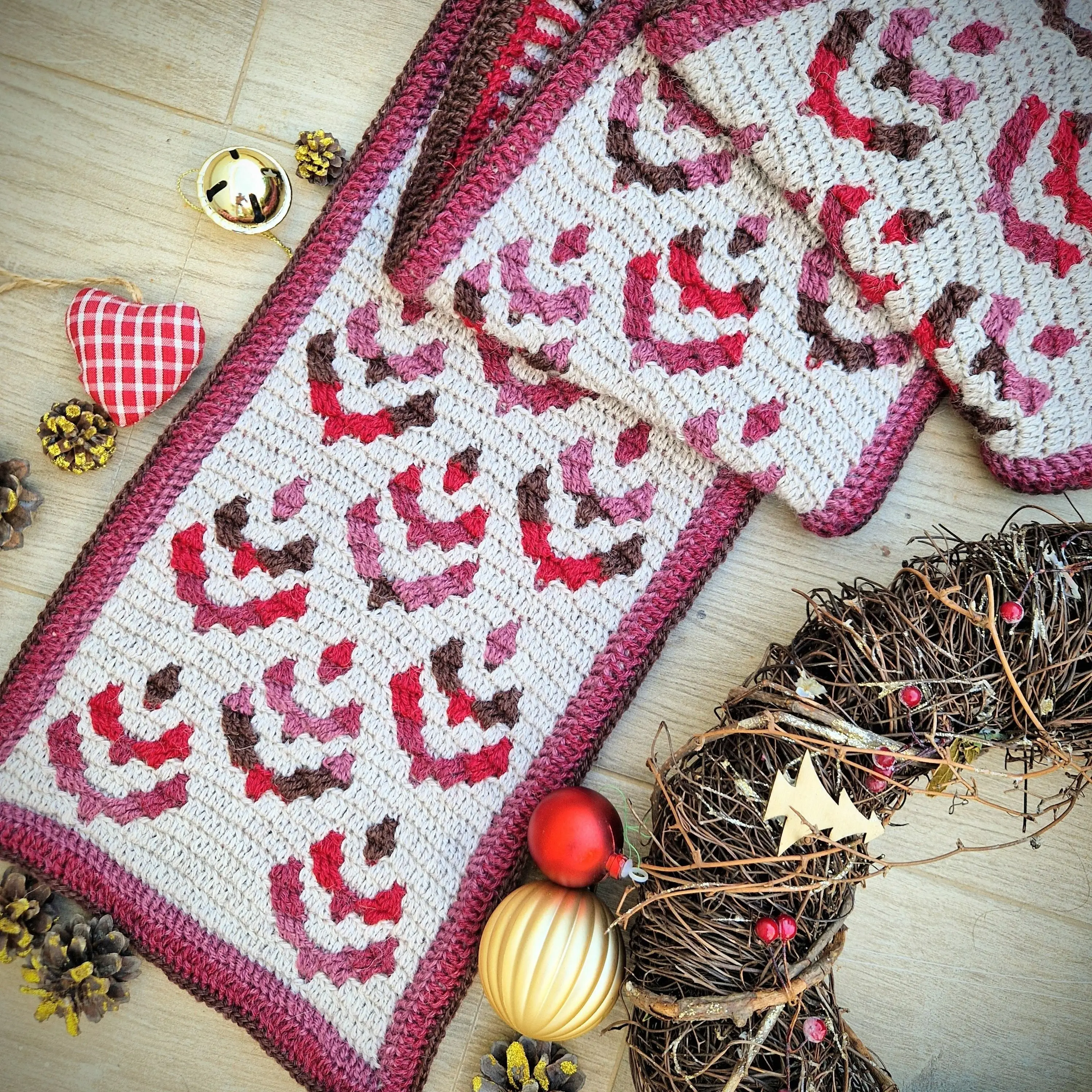 11528-christmastea-scarf-1.webp