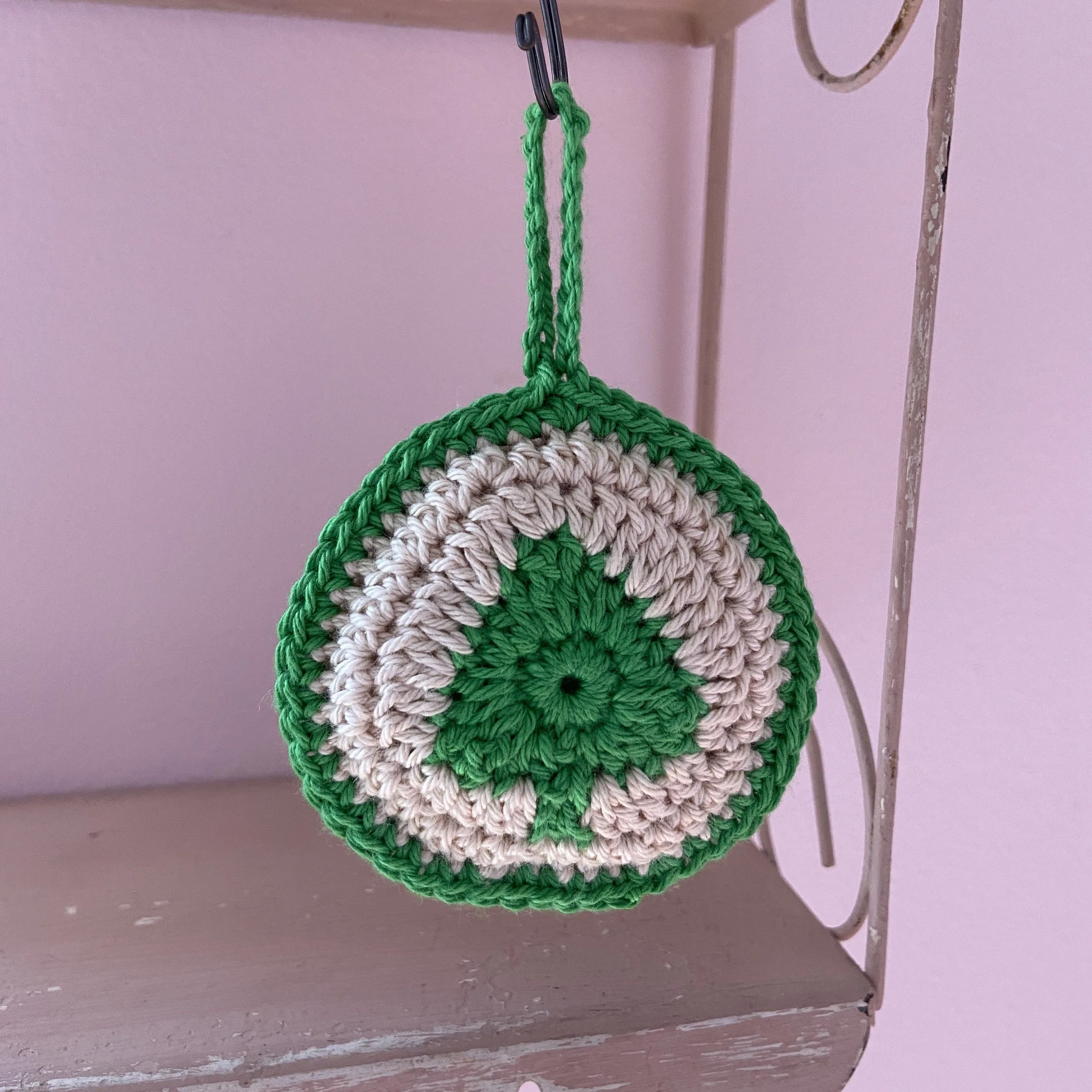 11541-picture-ornament-1.webp