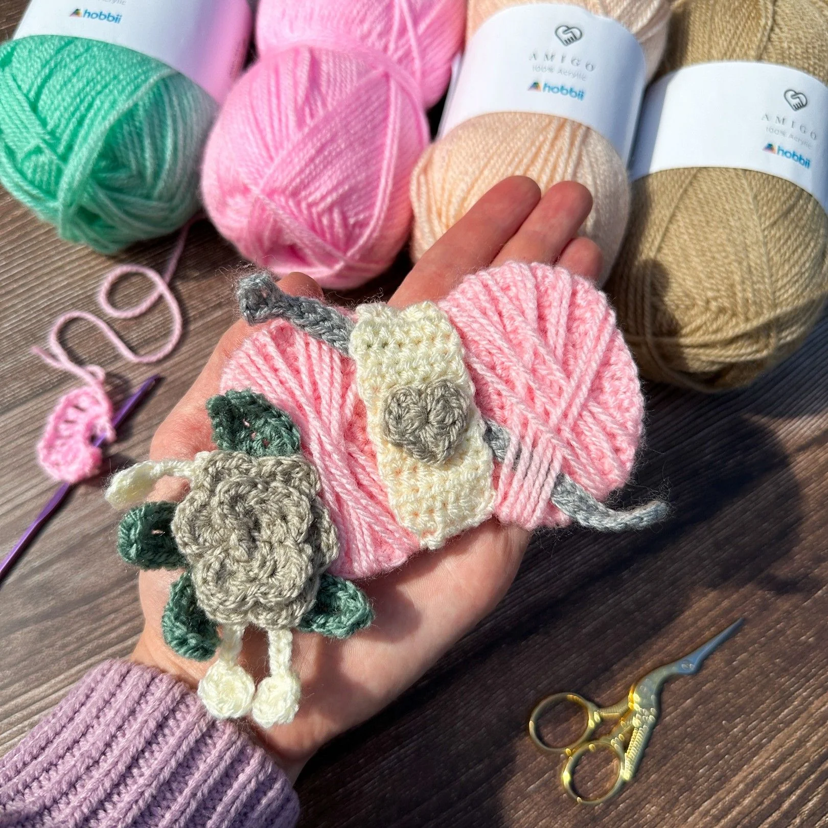 1171-yarn-ball-and-hook-applique-1.jpg