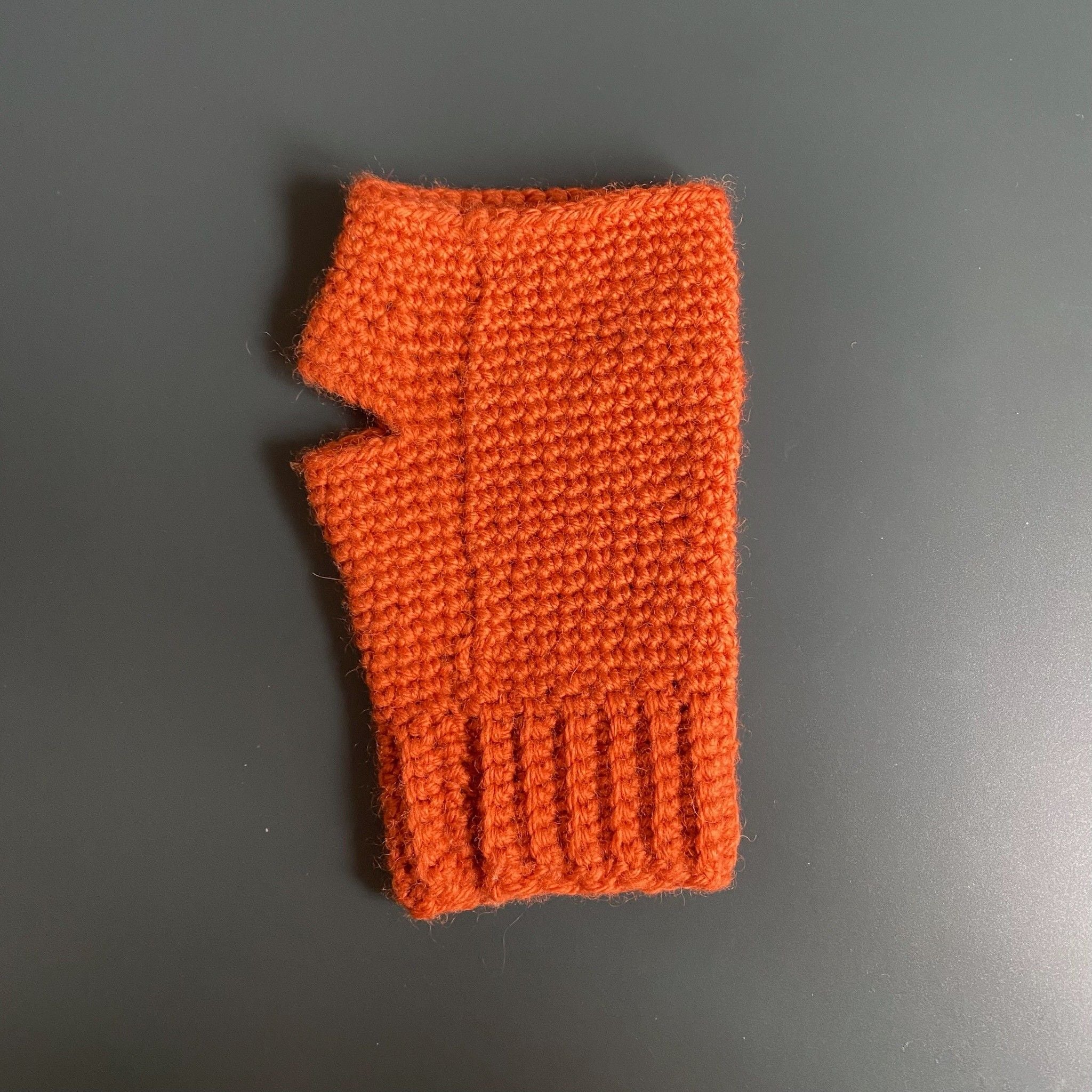 1173-heart-warmers-fingerless-gloves-1.webp