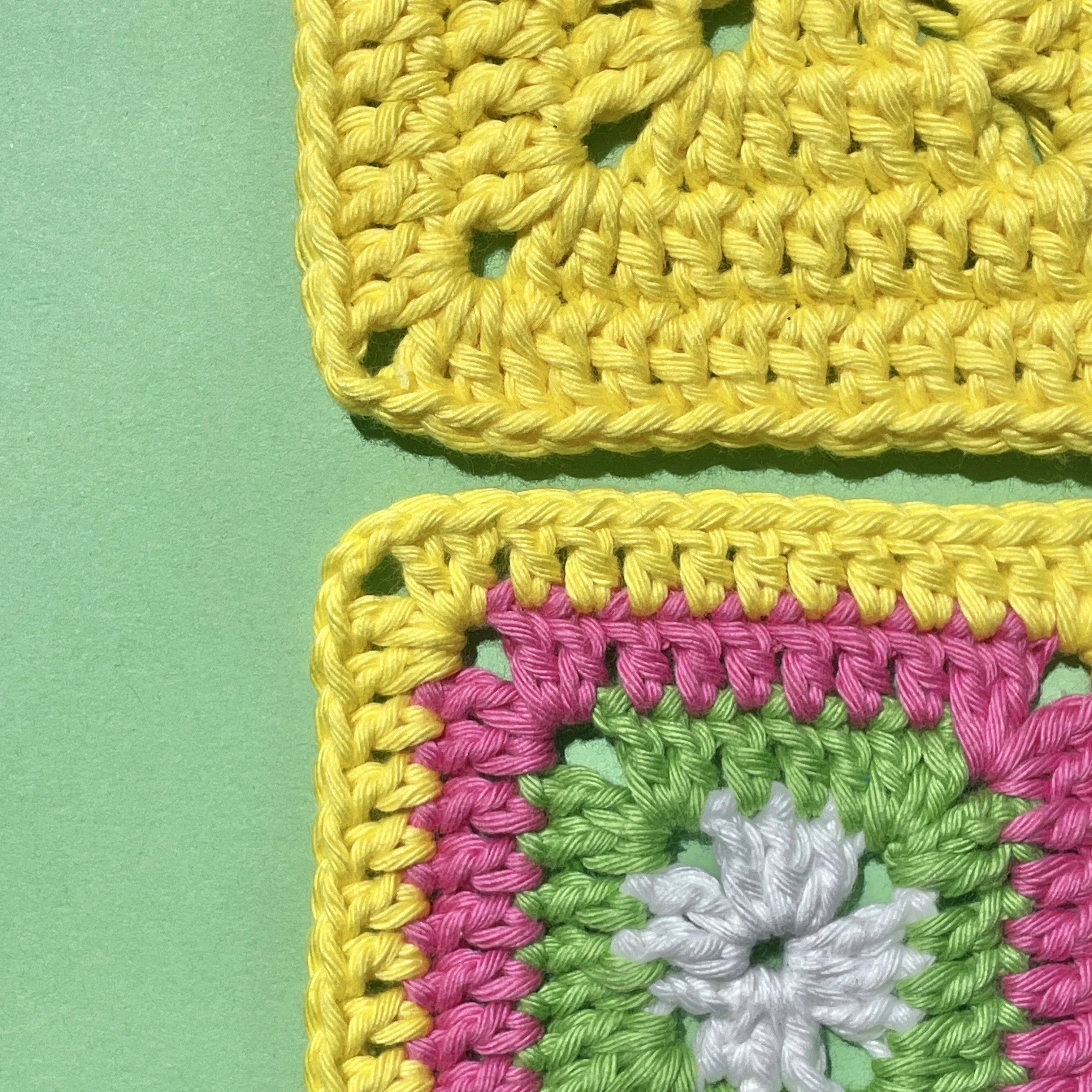 1237-hobbii-granny-square-solid-1.webp
