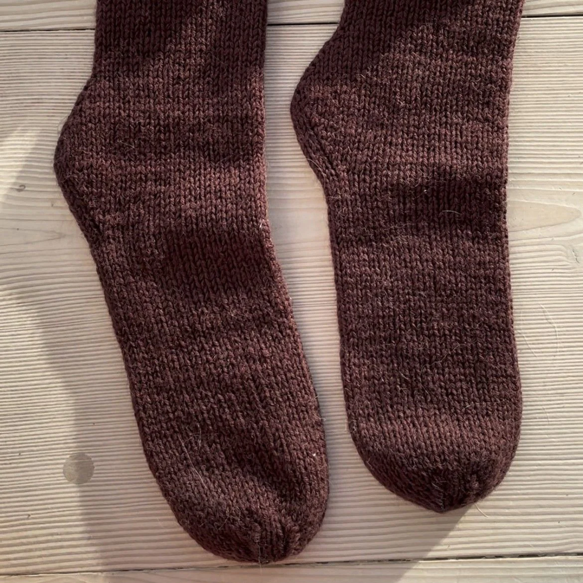 12685-ultra-easy-ruffle-socks-1.webp