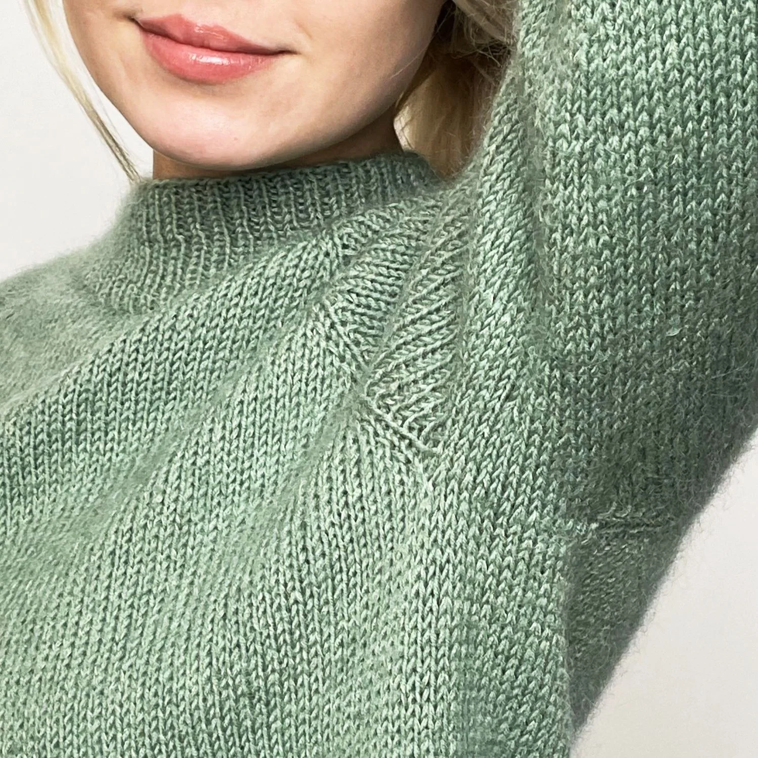 12689-sandy-sweater-1.webp
