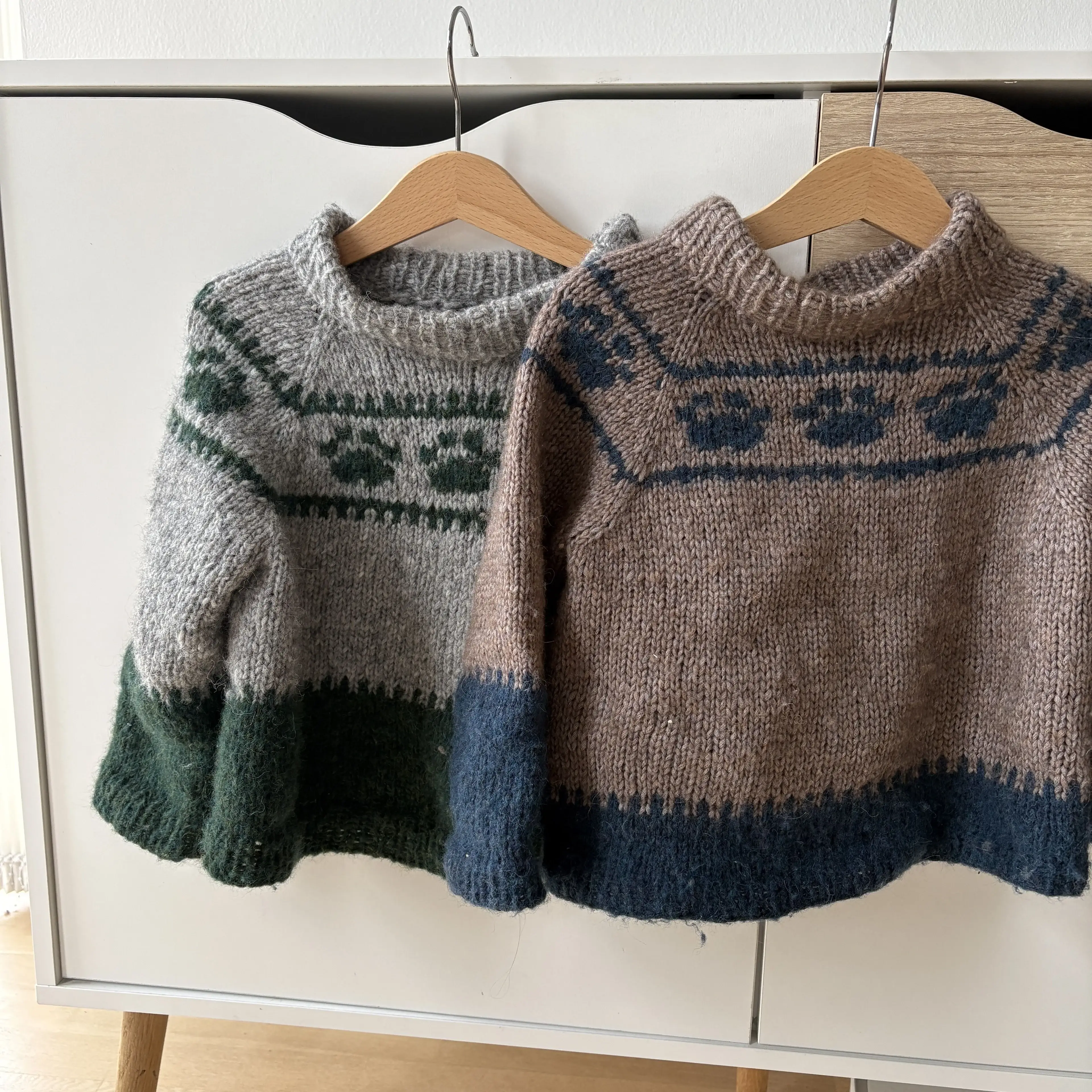 13347-wild-paws-children-s-sweater-1.webp