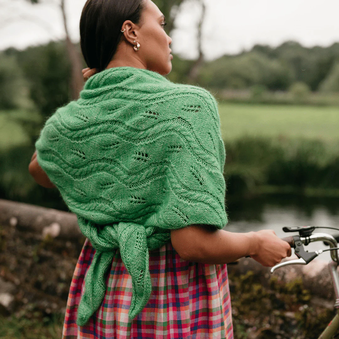 Hiedra Shawl - Wrap with Leaf Motif