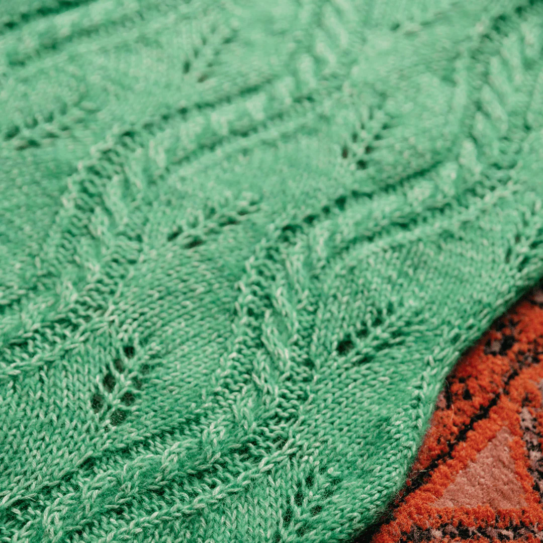 1456-hiedra-shawl-wrap-with-leaf-motif-1.webp