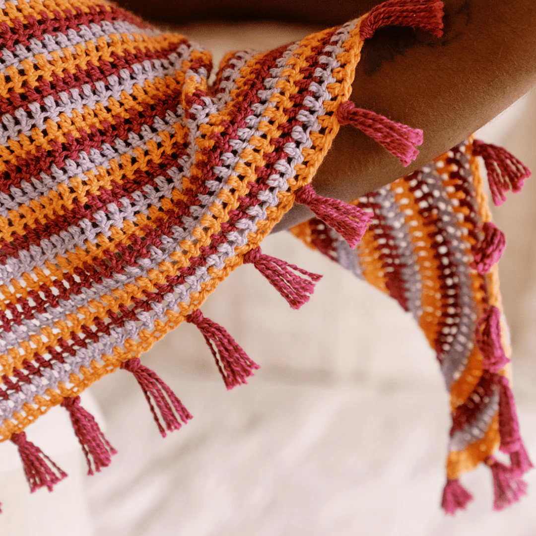 1467-confetti-glass-triangular-shawl-1.webp