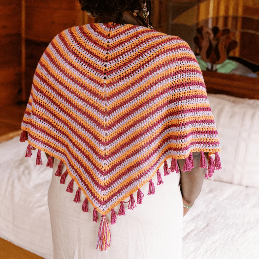 1467-confetti-glass-triangular-shawl-1.webp