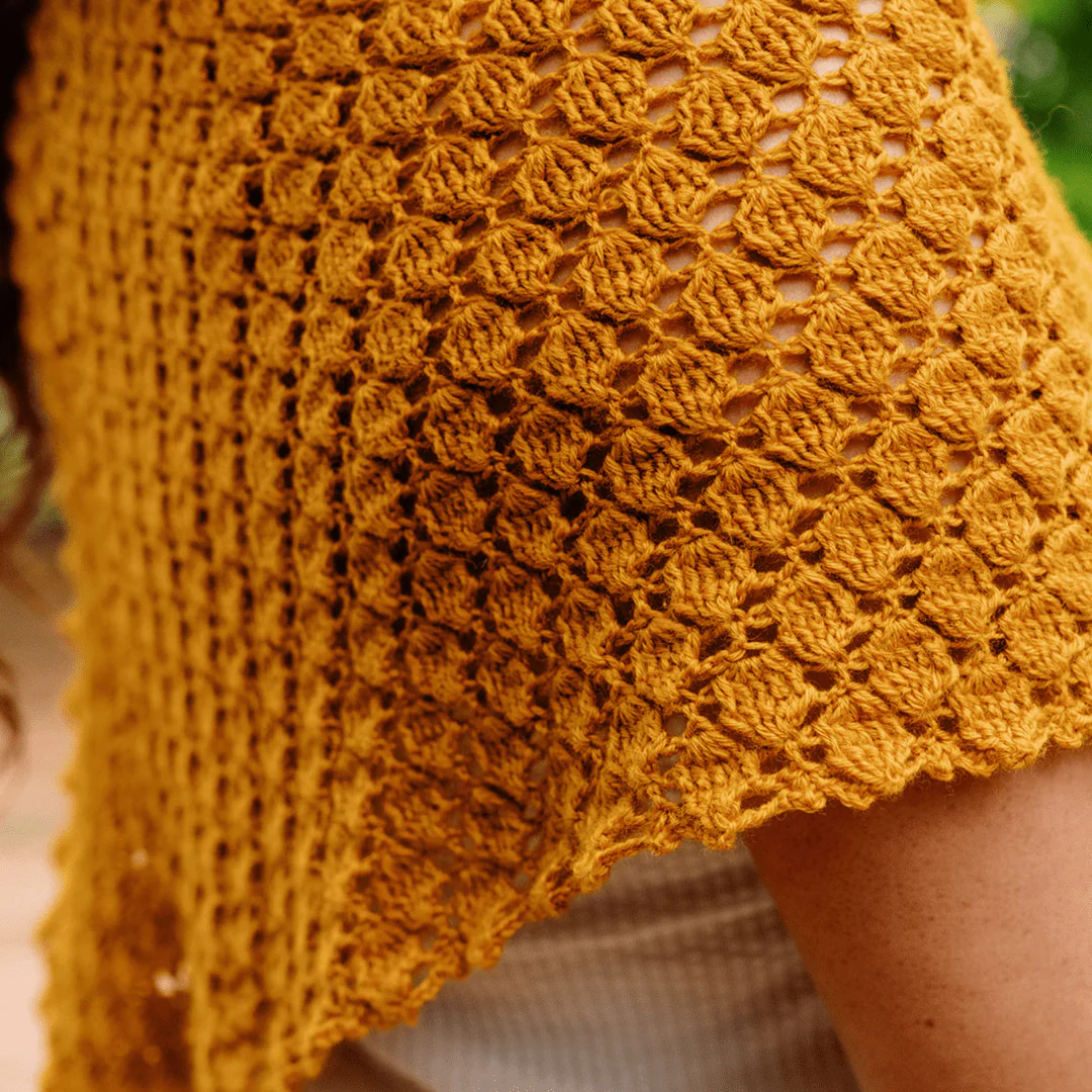 1477-grisaille-triangular-lace-shawl-1.webp