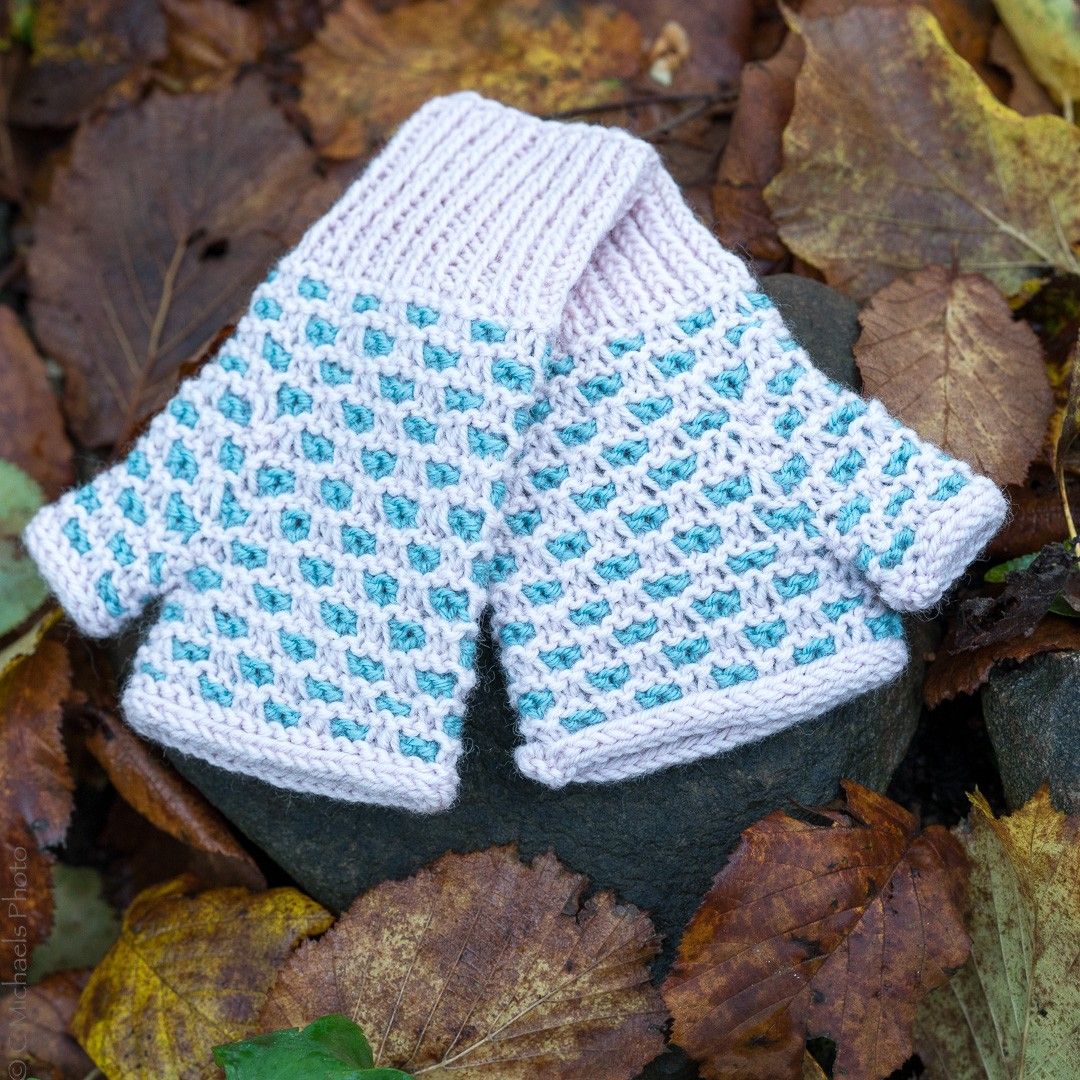 15201-keep-handy-mittens-1.jpg