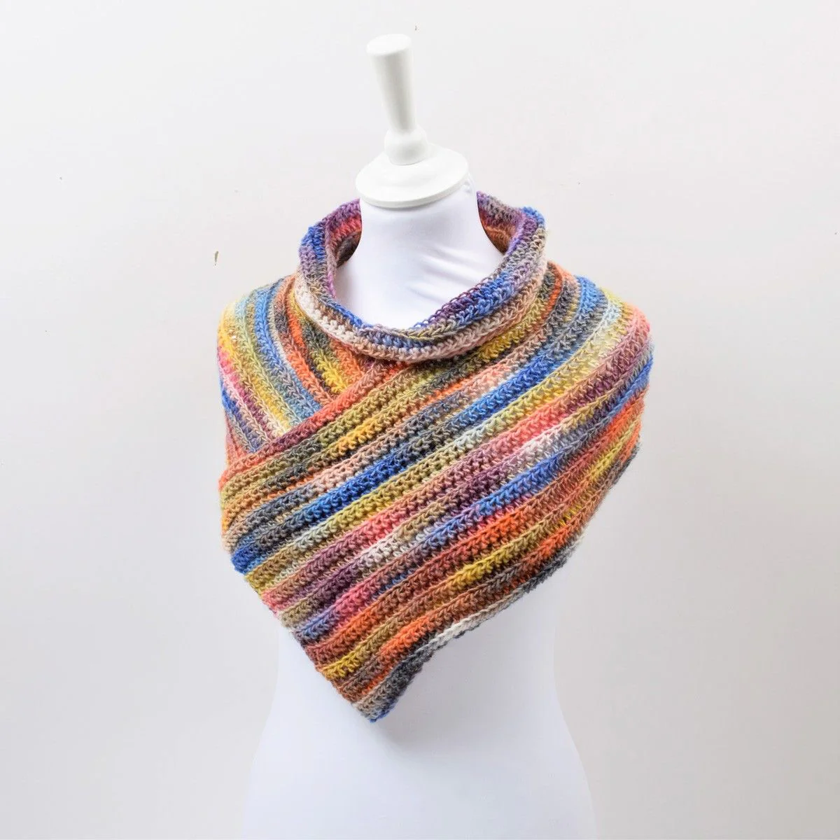15272-winter-glow-cowl-1.webp