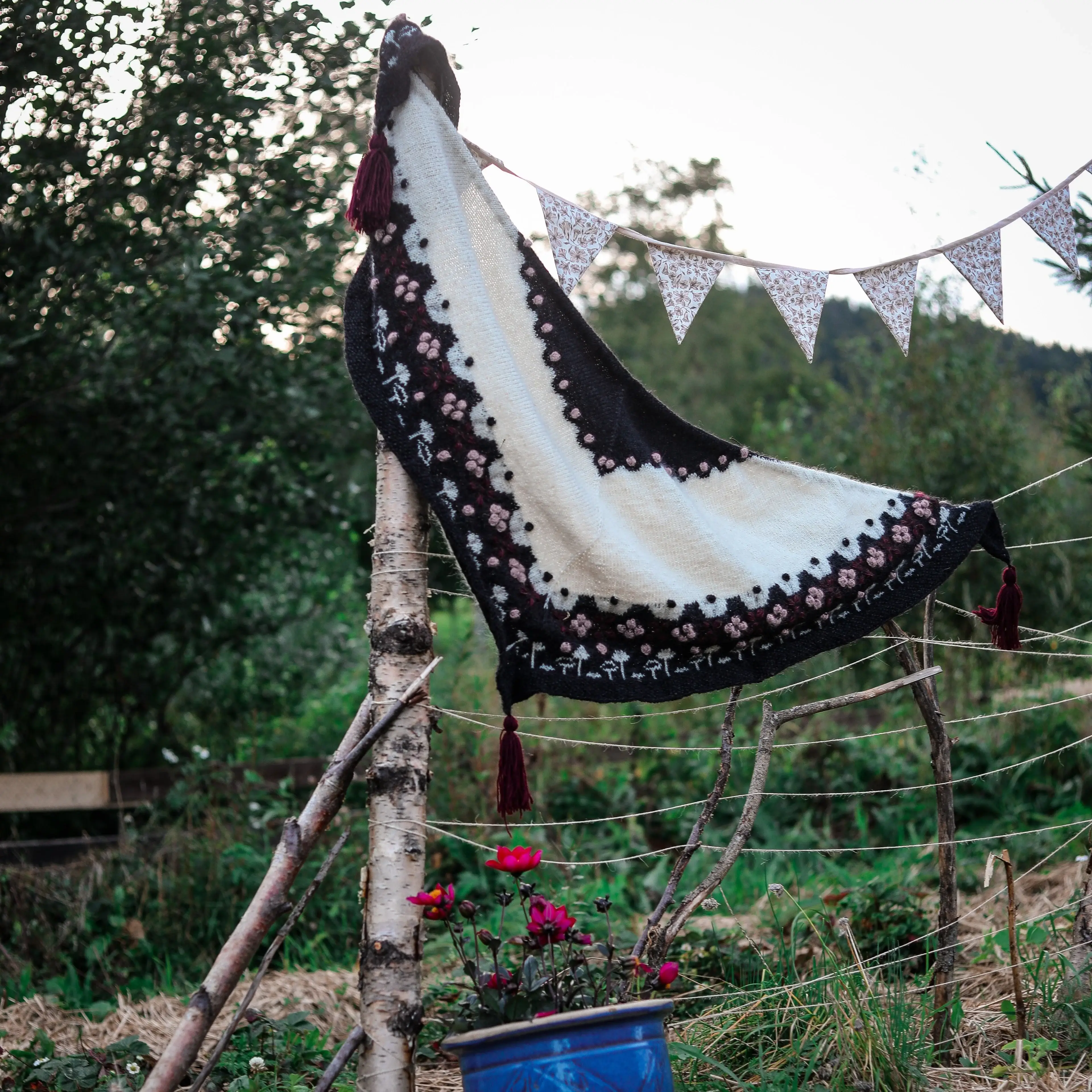 15528-woodland-shawl-1.webp