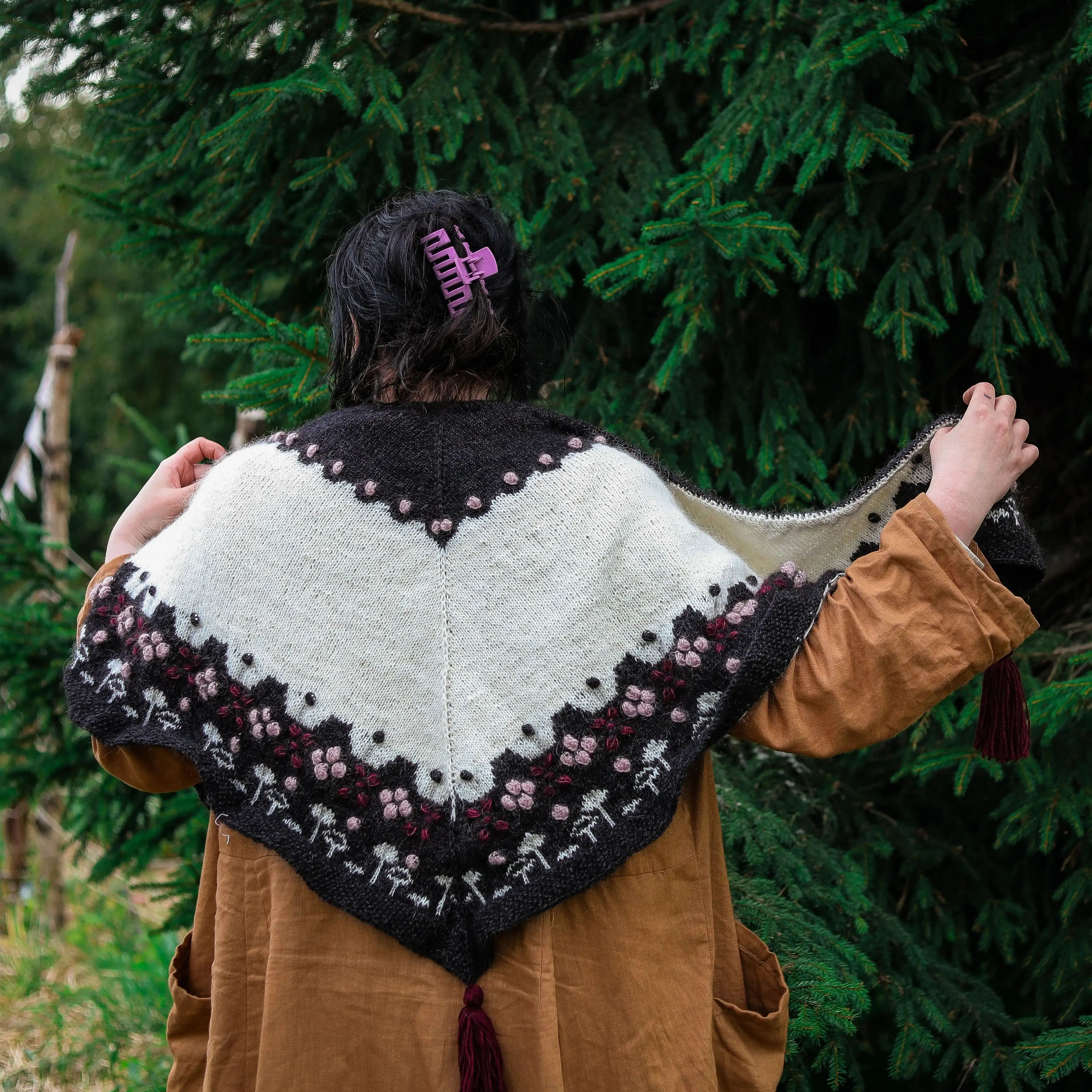 15528-woodland-shawl-1.webp