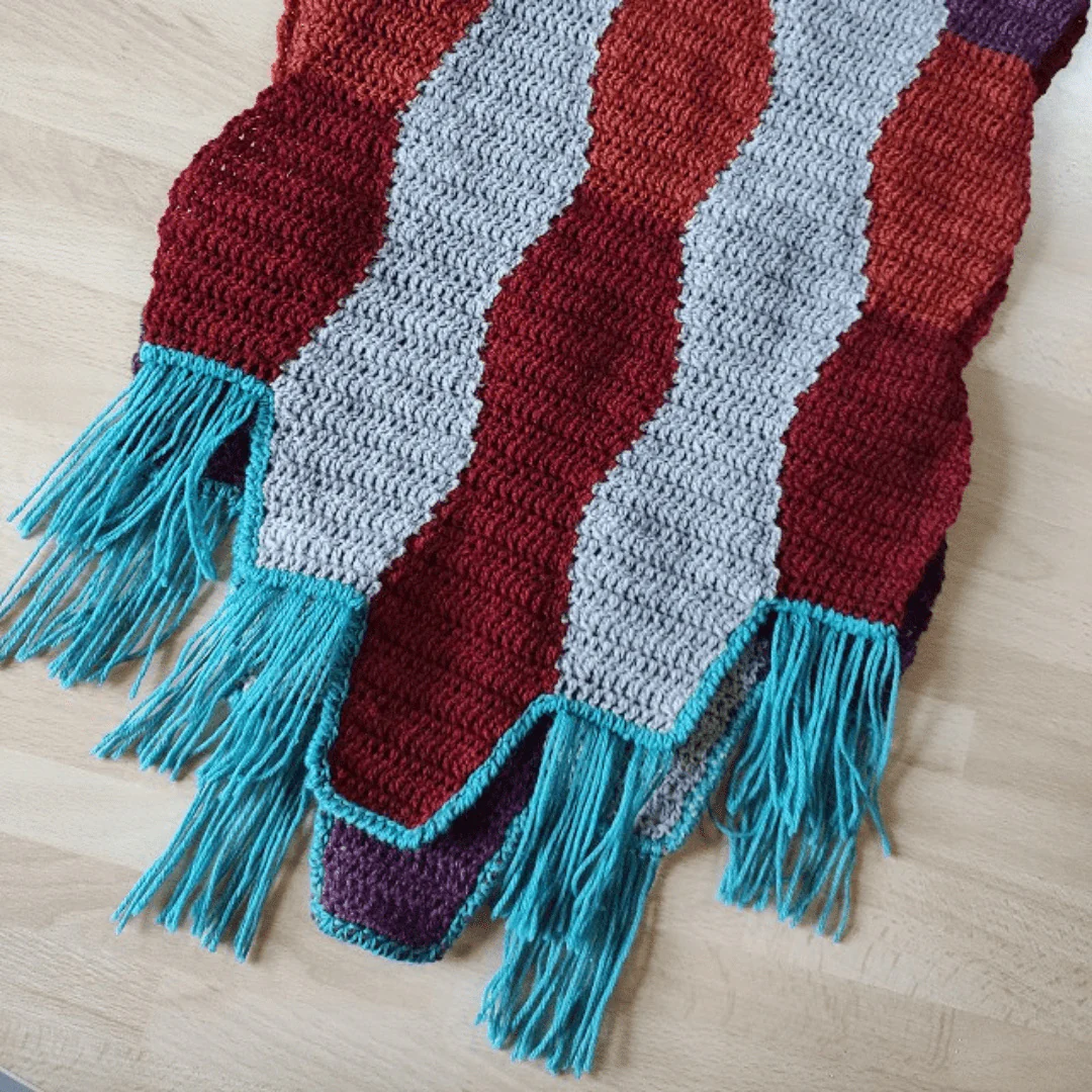 1555-hexagon-scarf-1.webp