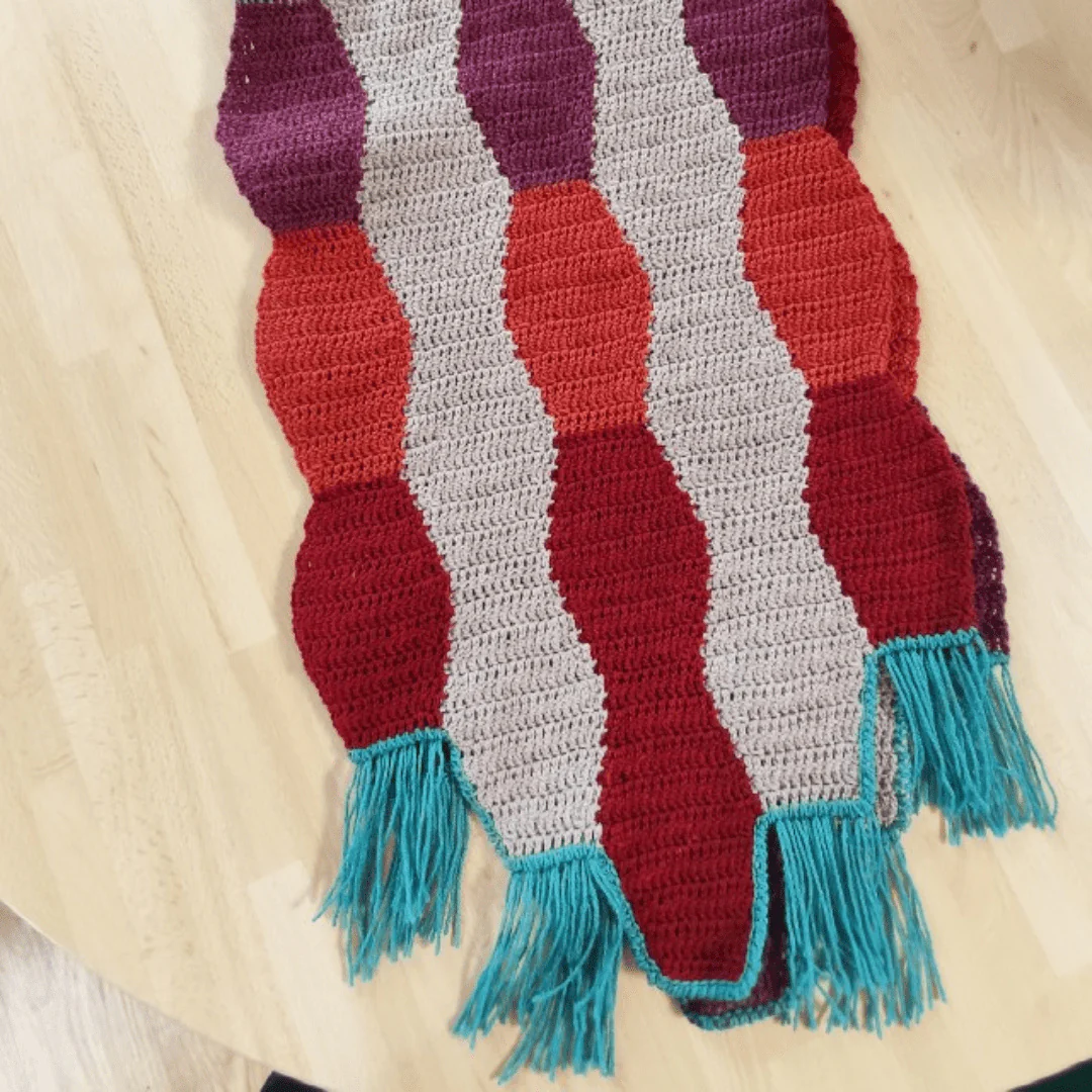 1555-hexagon-scarf-1.webp