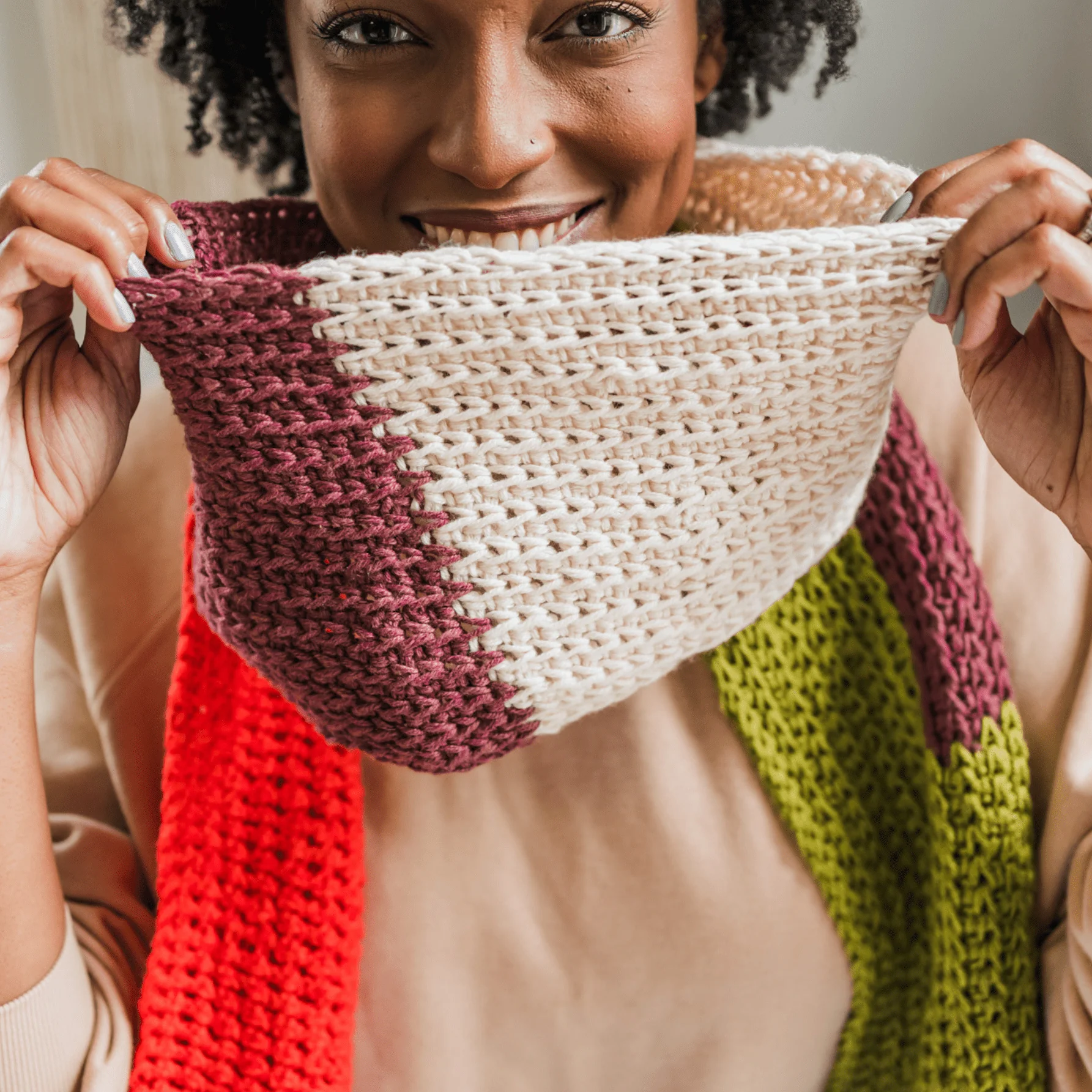 1564-chilly-pom-scarf-1.webp