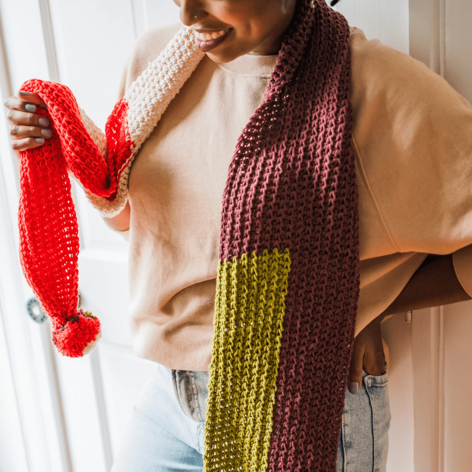 1564-chilly-pom-scarf-1.webp