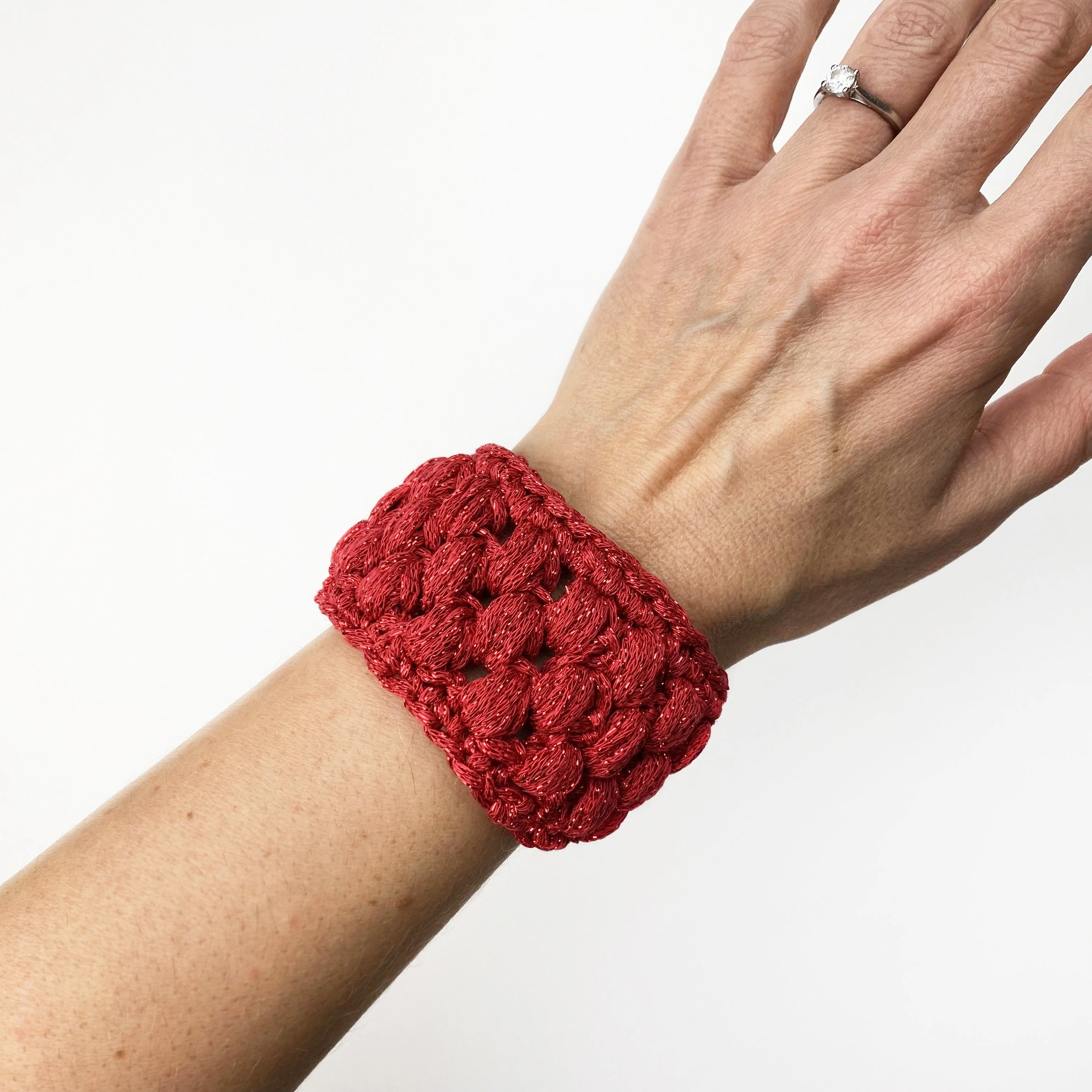 1601-loopy-bangle-accessory-1.webp