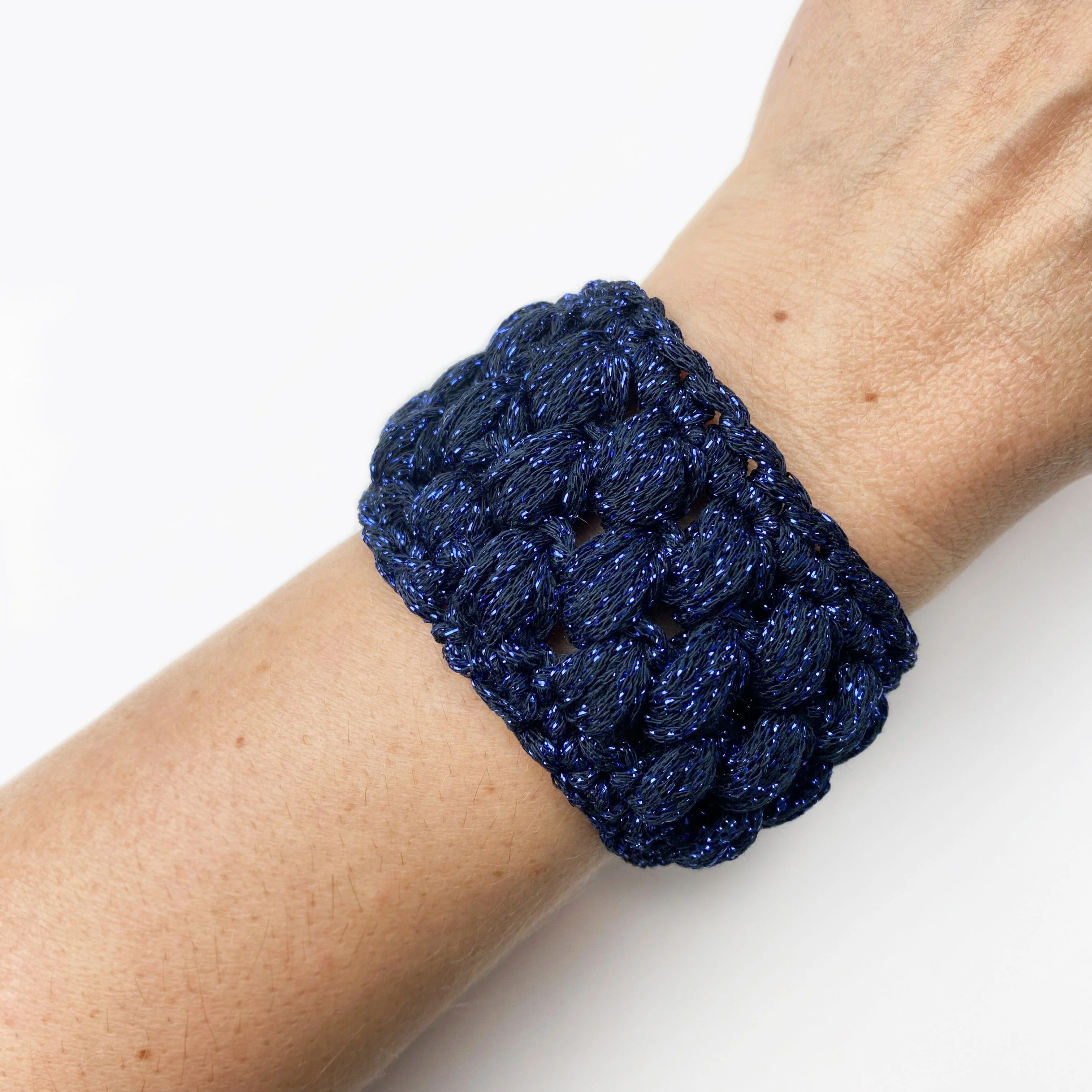 1601-loopy-bangle-accessory-1.webp