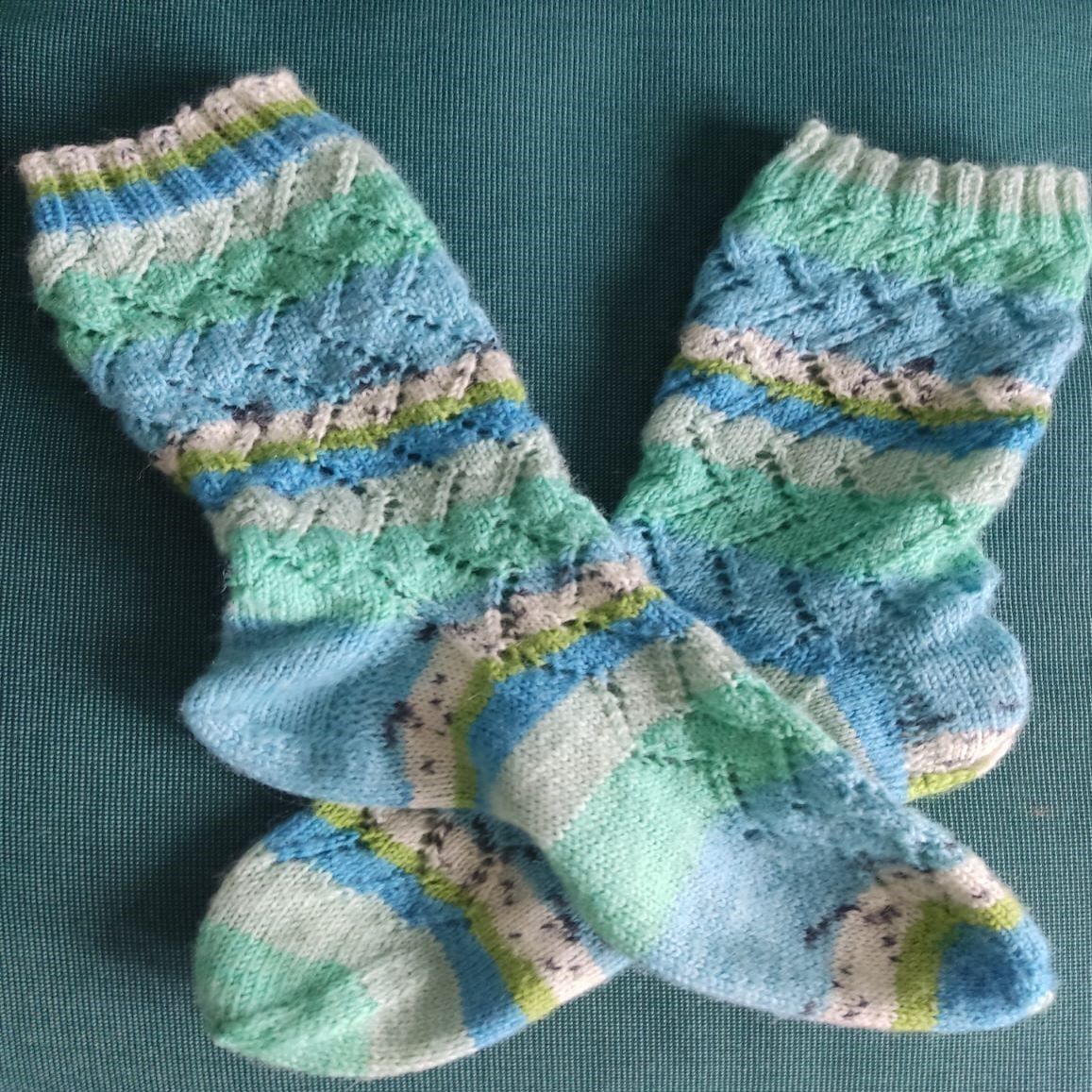 1602-zickzack-socks-1.jpg