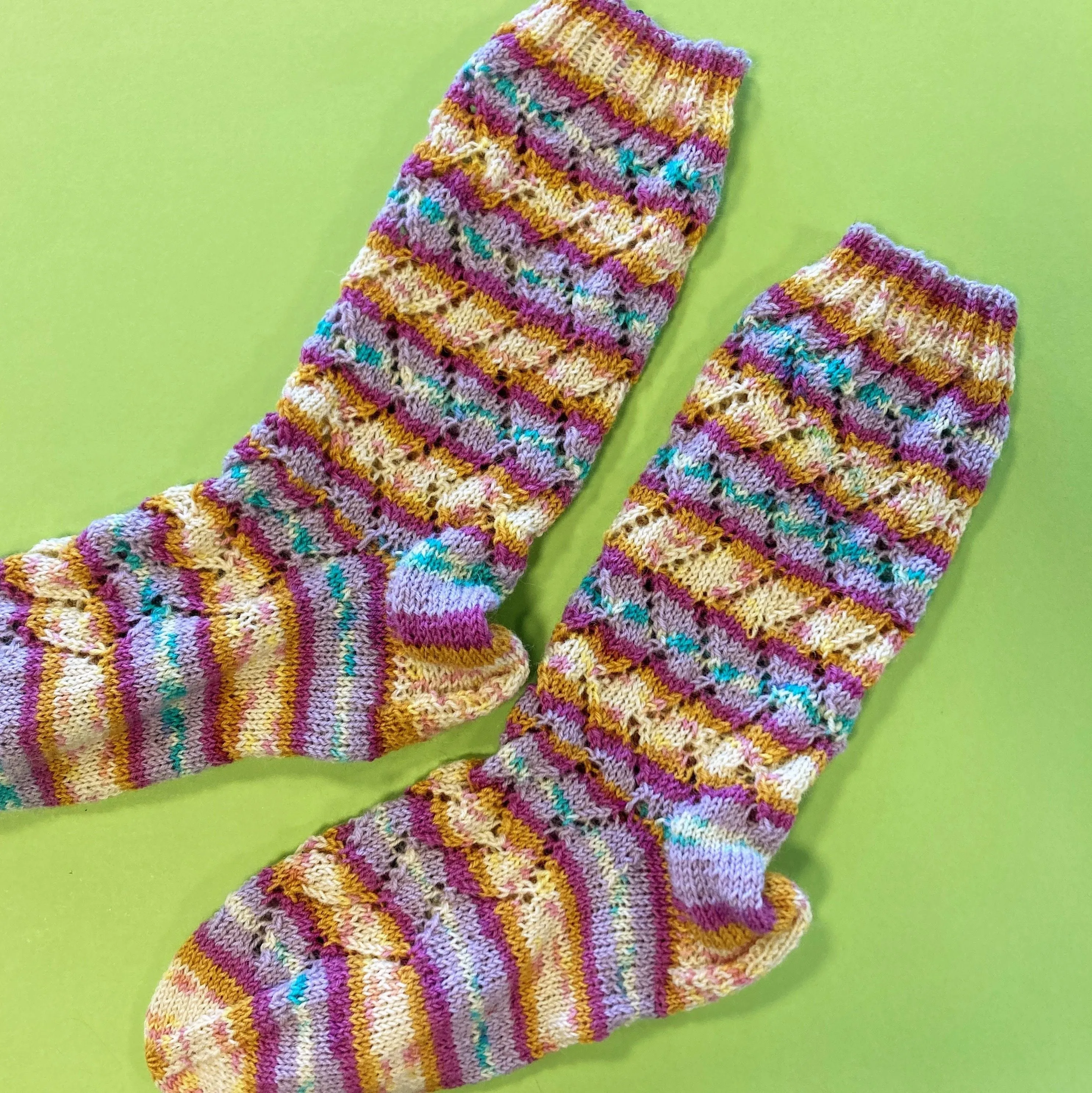 1602-zickzack-socks-1.jpg