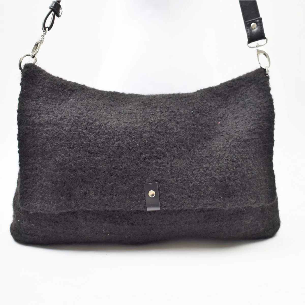 1620-crocheted-felted-bag-1.webp