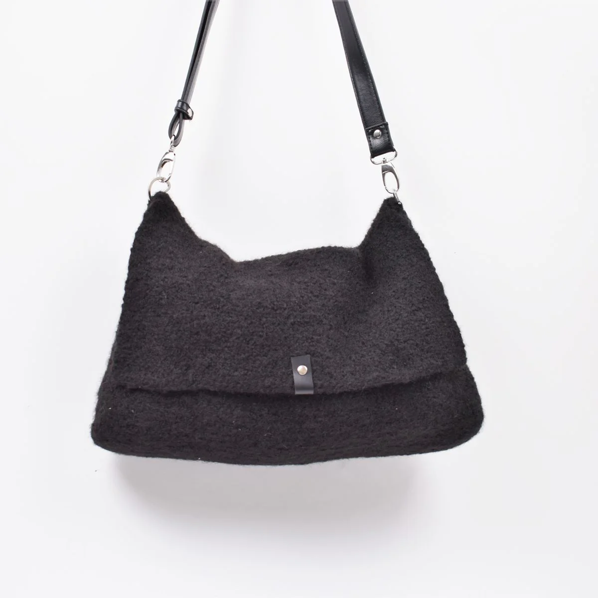 1620-crocheted-felted-bag-1.webp