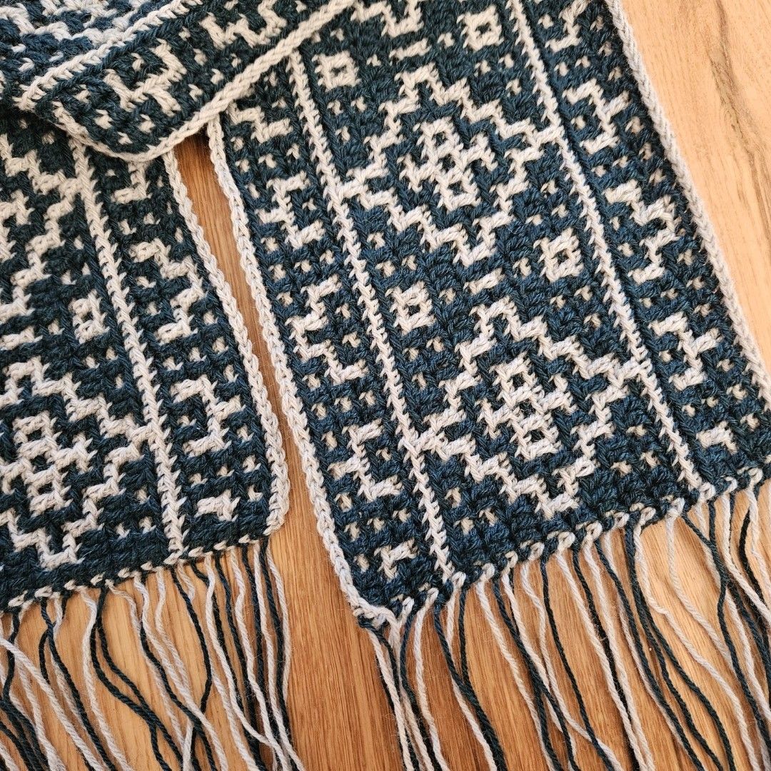 16224-ancient-ruin-scarf-1.webp