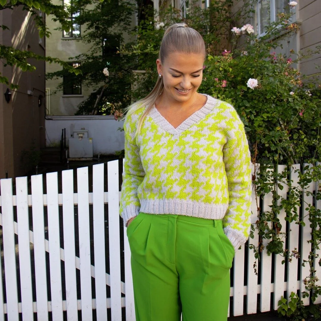 457-03 Akita sweater