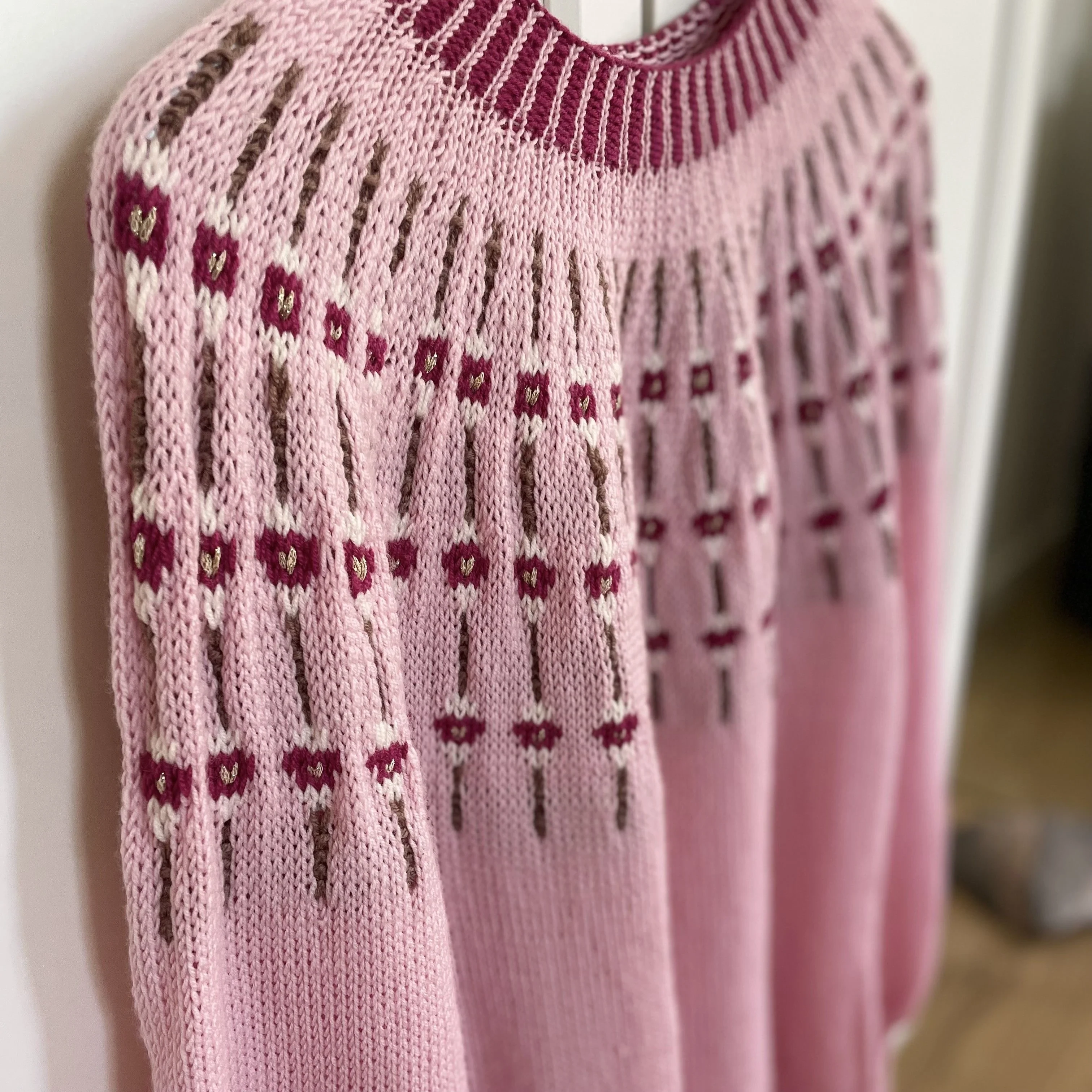 16649-mandelblomst-sweater-1.webp