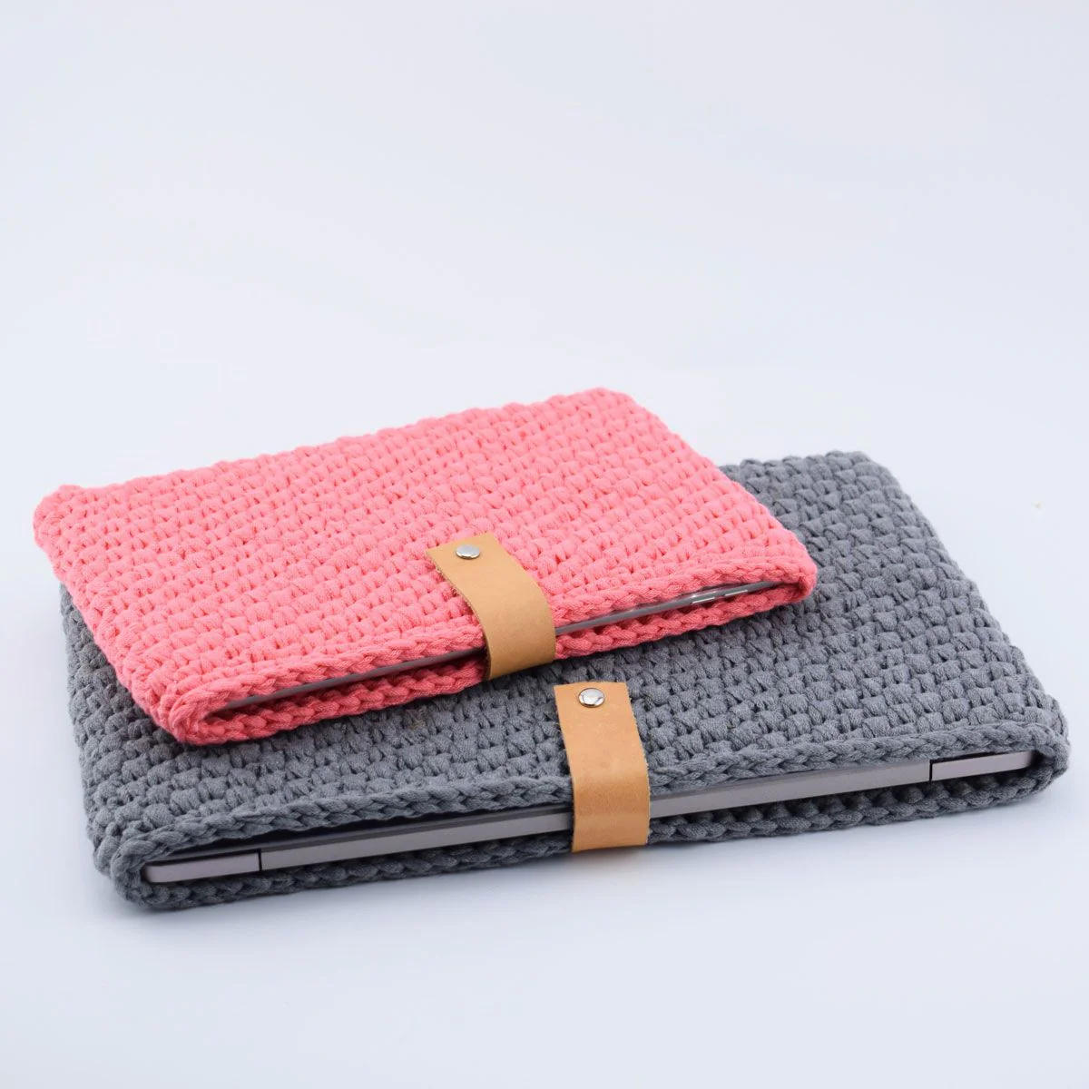 1697-crocheted-ipad-sleeve-1.webp