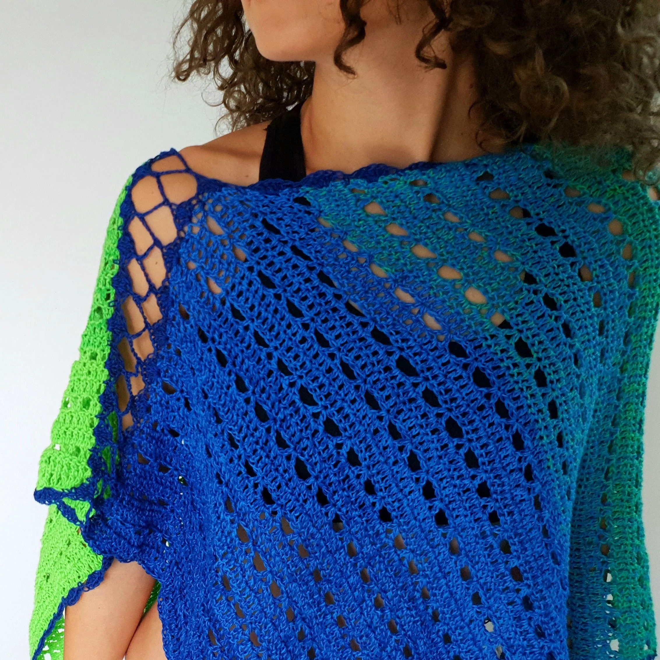17269-green-sea-poncho-1.webp