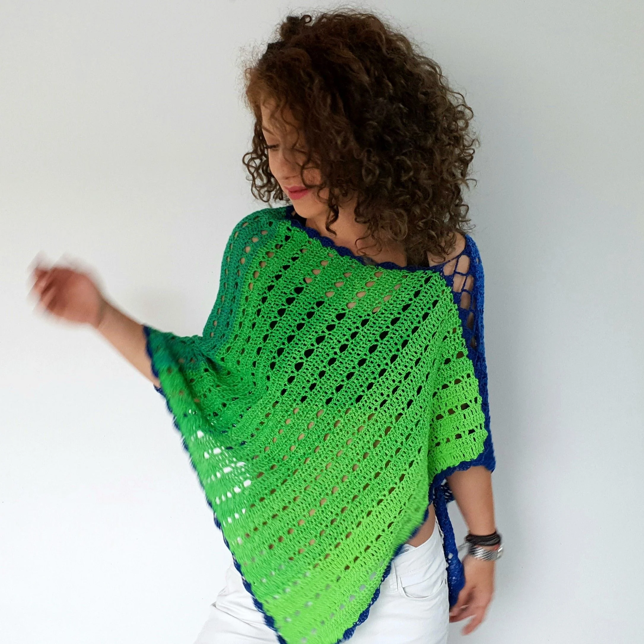 17269-green-sea-poncho-1.webp