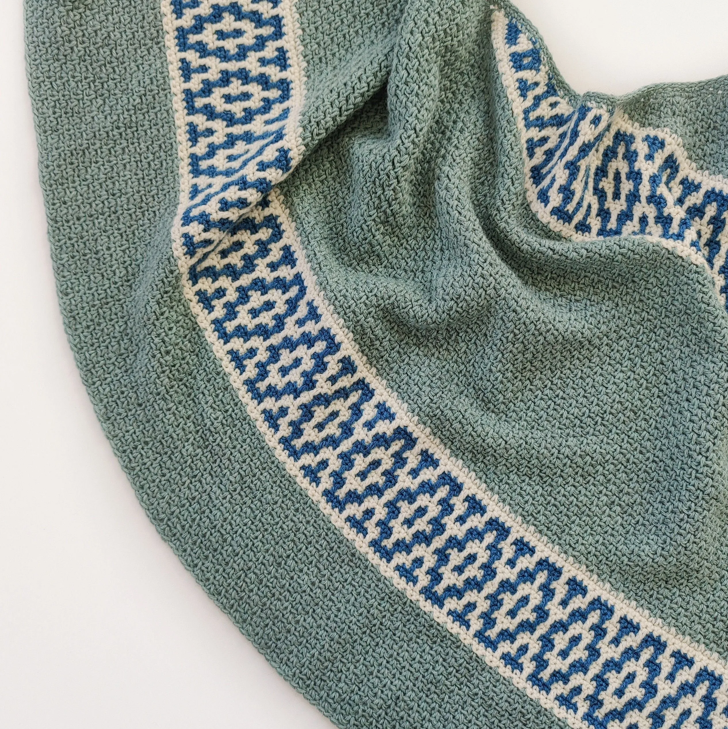17362-mosaic-dream-shawl-1.webp