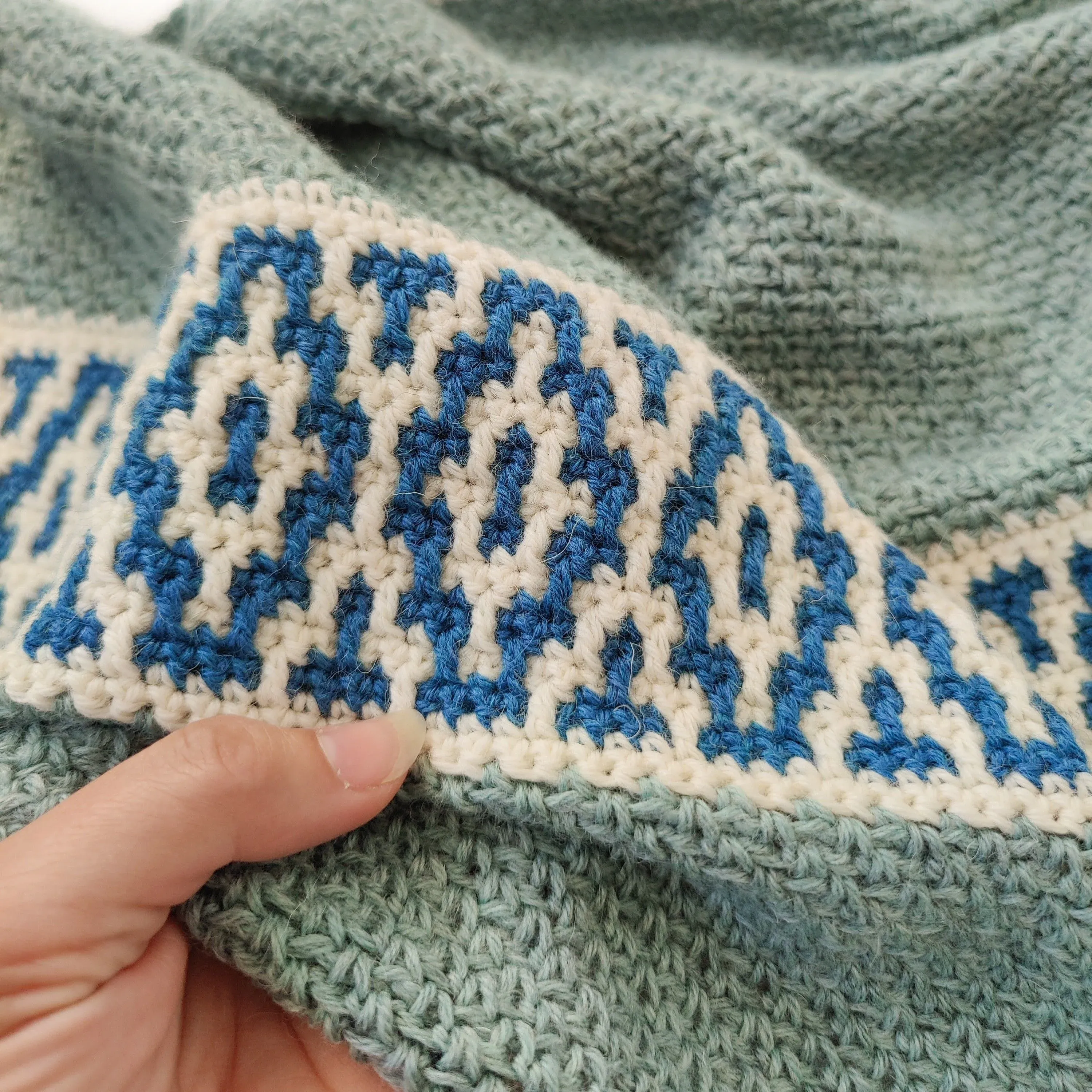 17362-mosaic-dream-shawl-1.webp
