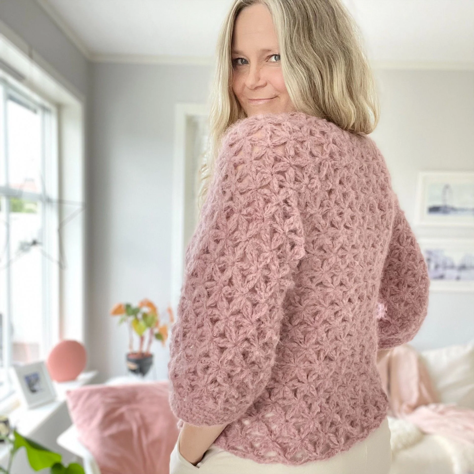 17736-suri-blossom-sweater-1.webp